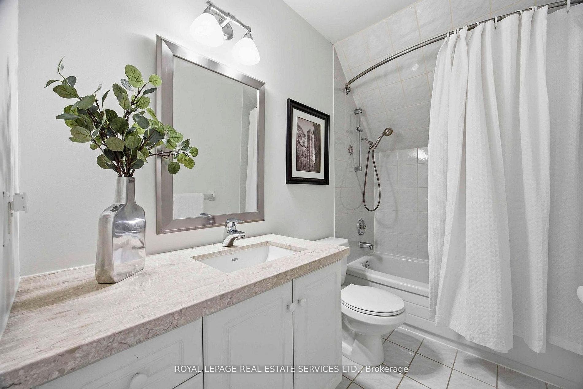 100 Rathburn Road - Detached photo 23 of 42 in Etobicoke (Islington / Rexdale), Ontario