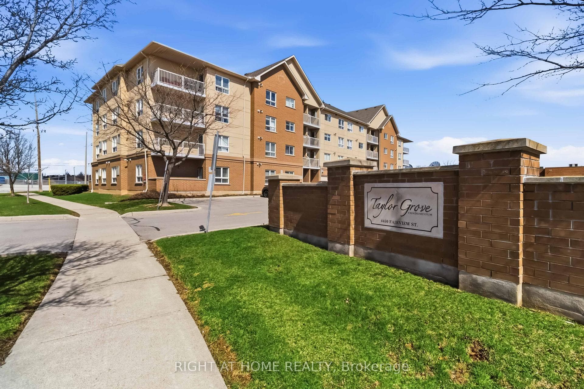 4450 fairview Street Unit 305 - Condo for sale in Brant Hills, Ontario