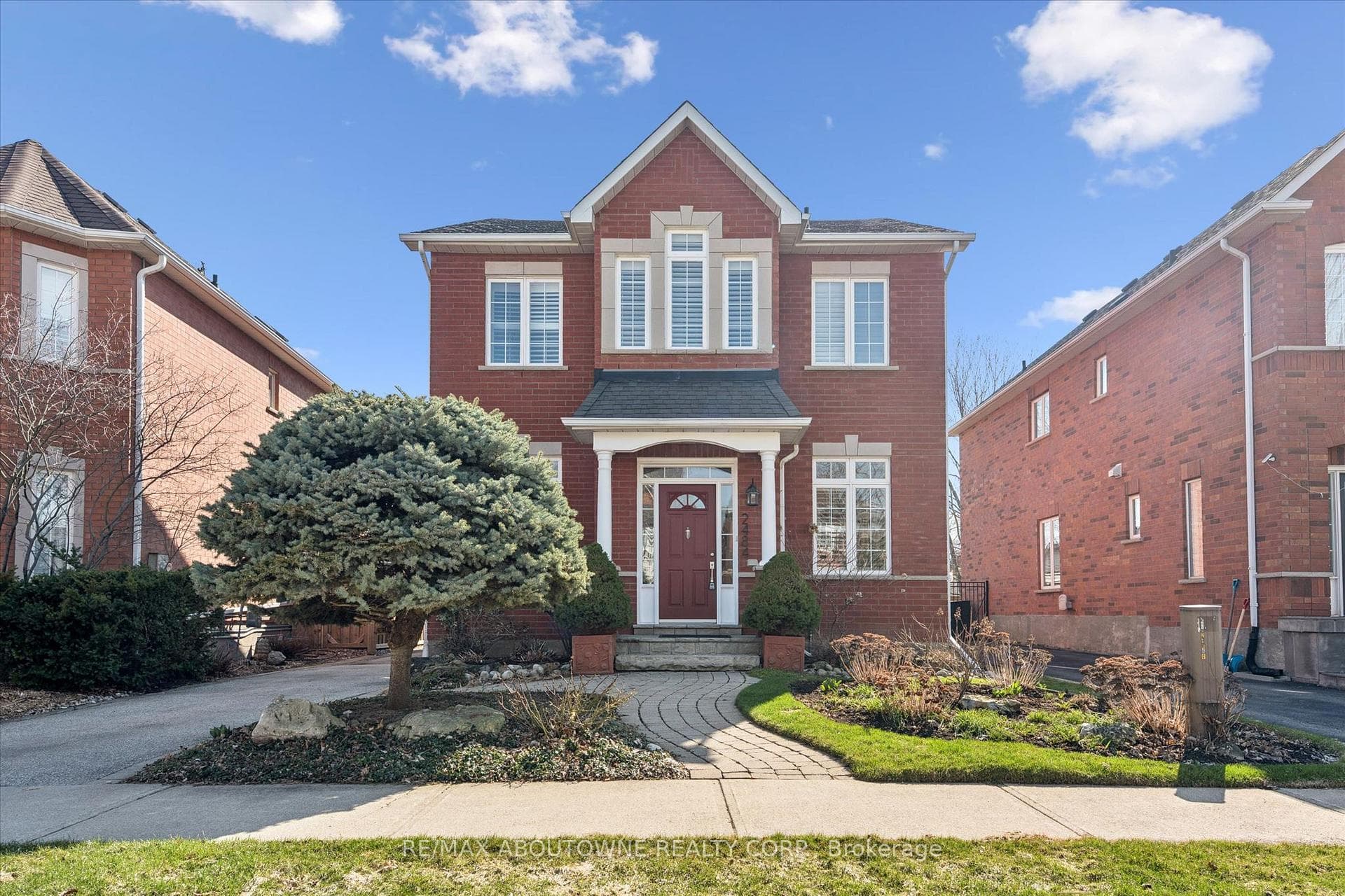2484 Capilano Crescent - Detached for sale in Glen Abbey, Ontario