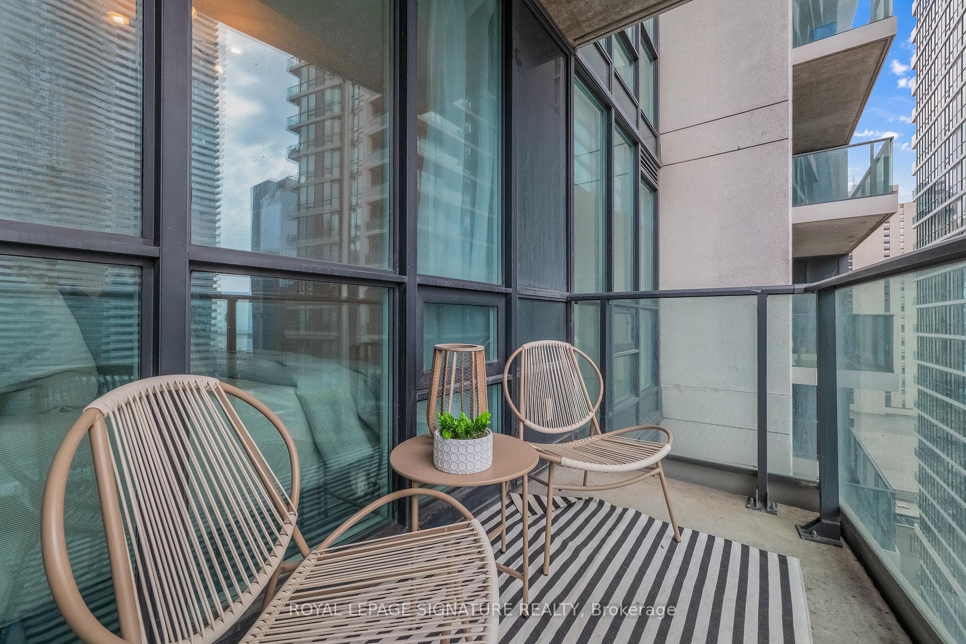 18 Harbour Street Unit 1801 - Condo photo 25 of 35 in Downtown Toronto / Waterfront, Ontario