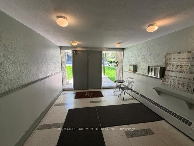 107 St. Joseph's Drive Unit 404 - Condo photo 3 of 29 in Hamilton, Ontario