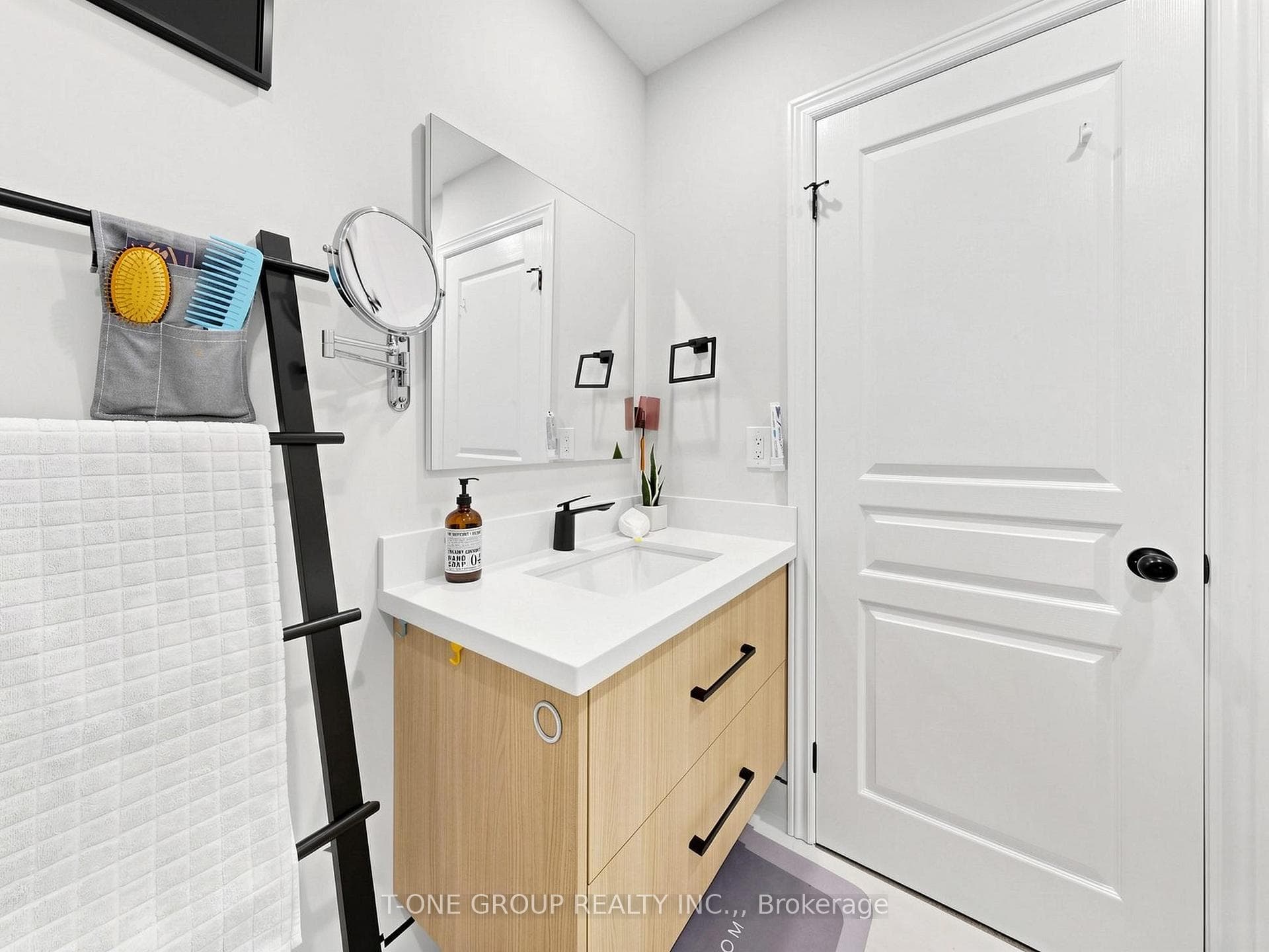 685 Rowley Common - Townhouse photo 19 of 43 in Burlington, Ontario
