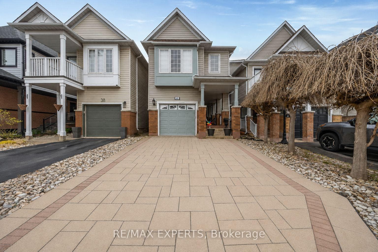 40 Dills Crescent - Detached photo 2 of 36 in Milton, Ontario