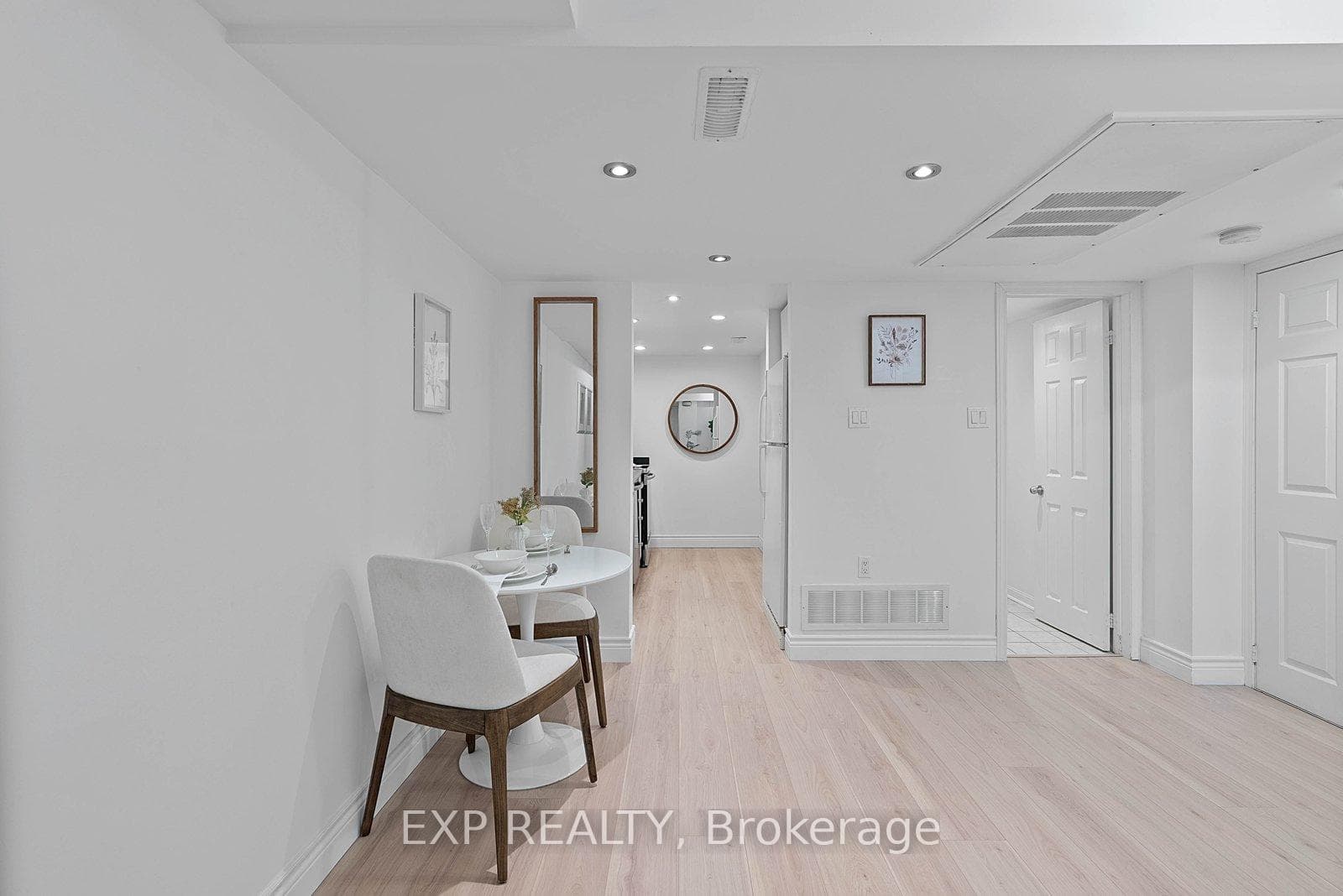 12 Portland Street Unit Th B - Condo photo 11 of 26 in Downtown Toronto / Waterfront, Ontario