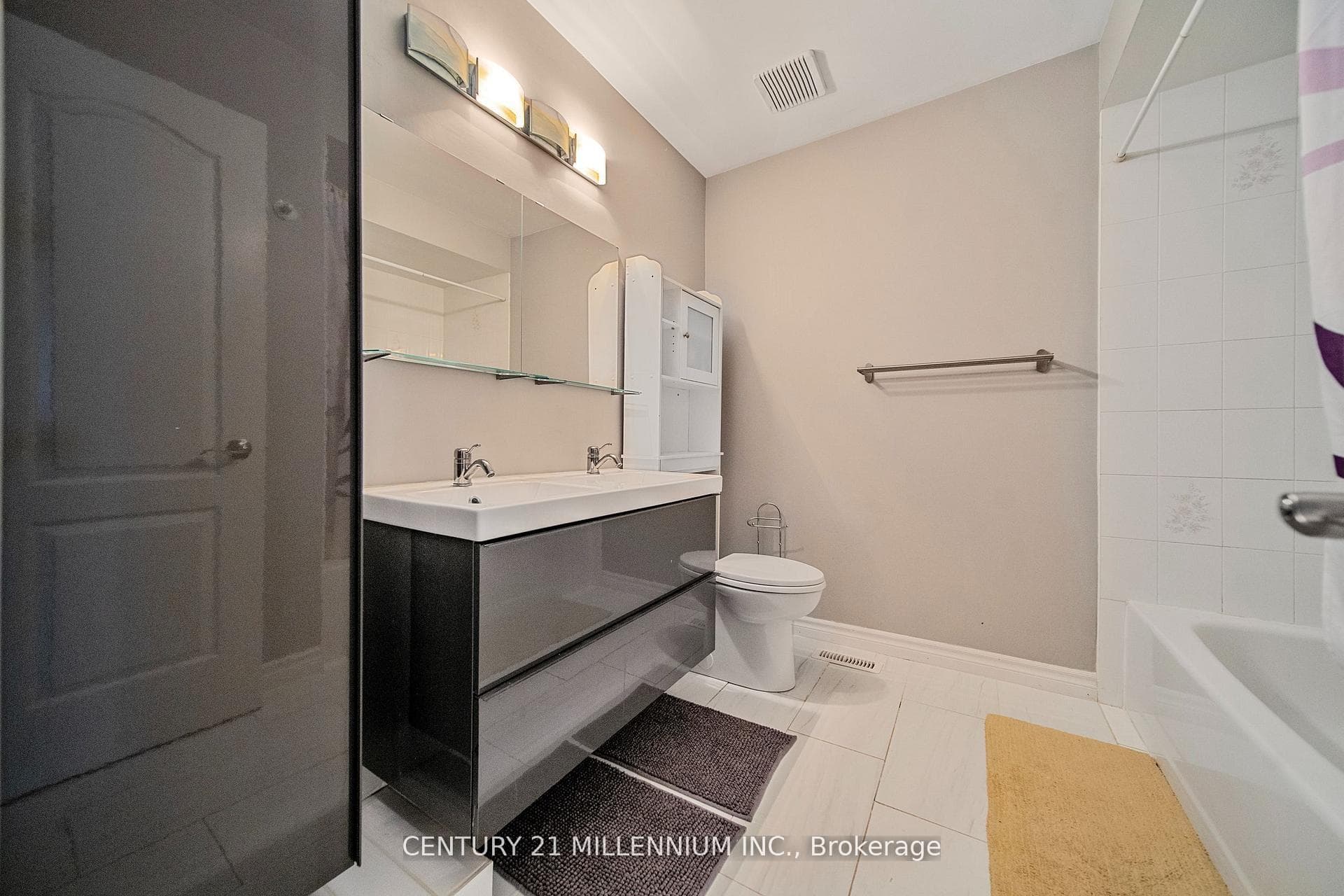 34 Gardenia Way - Townhouse photo 24 of 36 in Caledon, Ontario