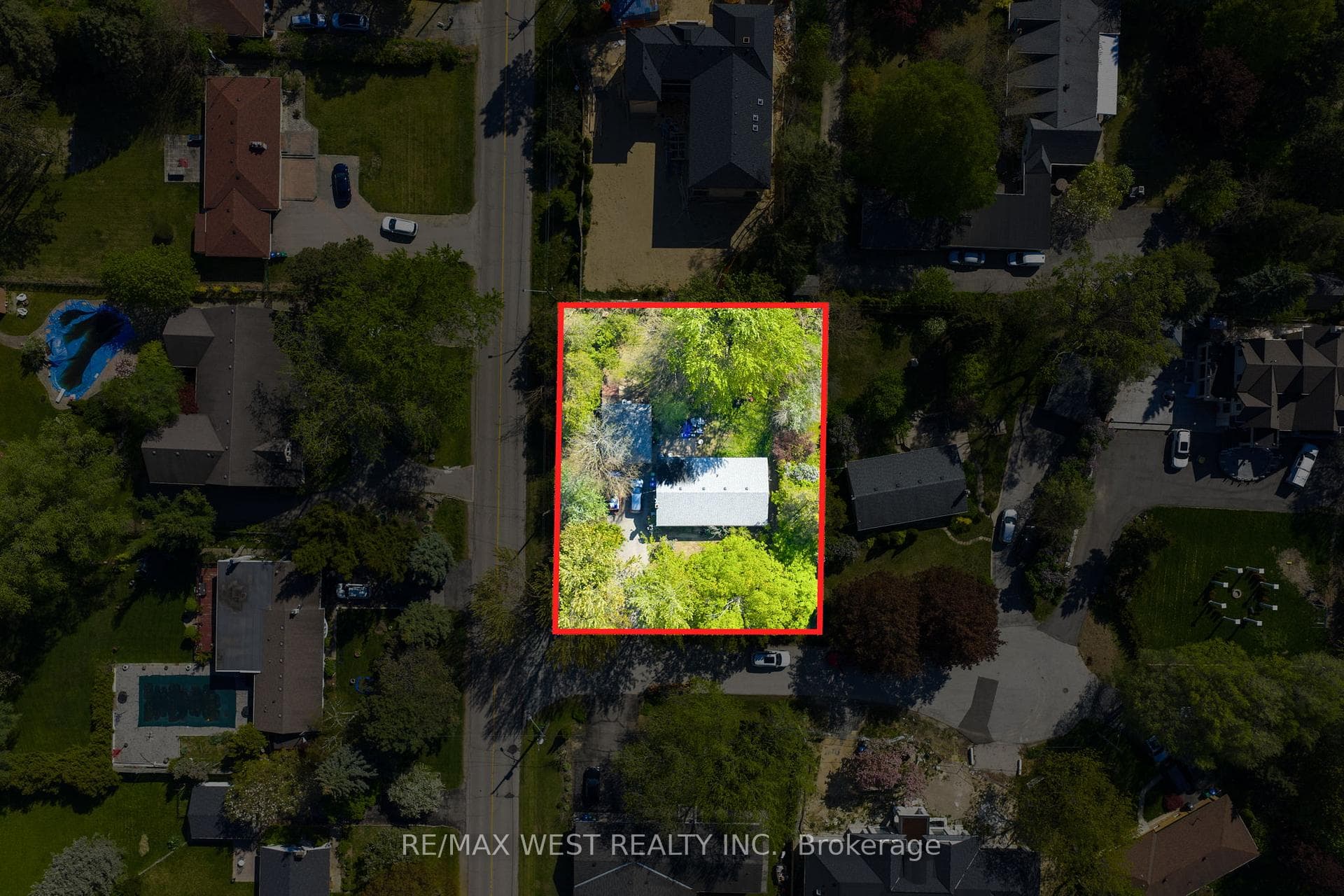 1610 Magenta Court - Detached photo 2 of 14 in Mississauga, Ontario