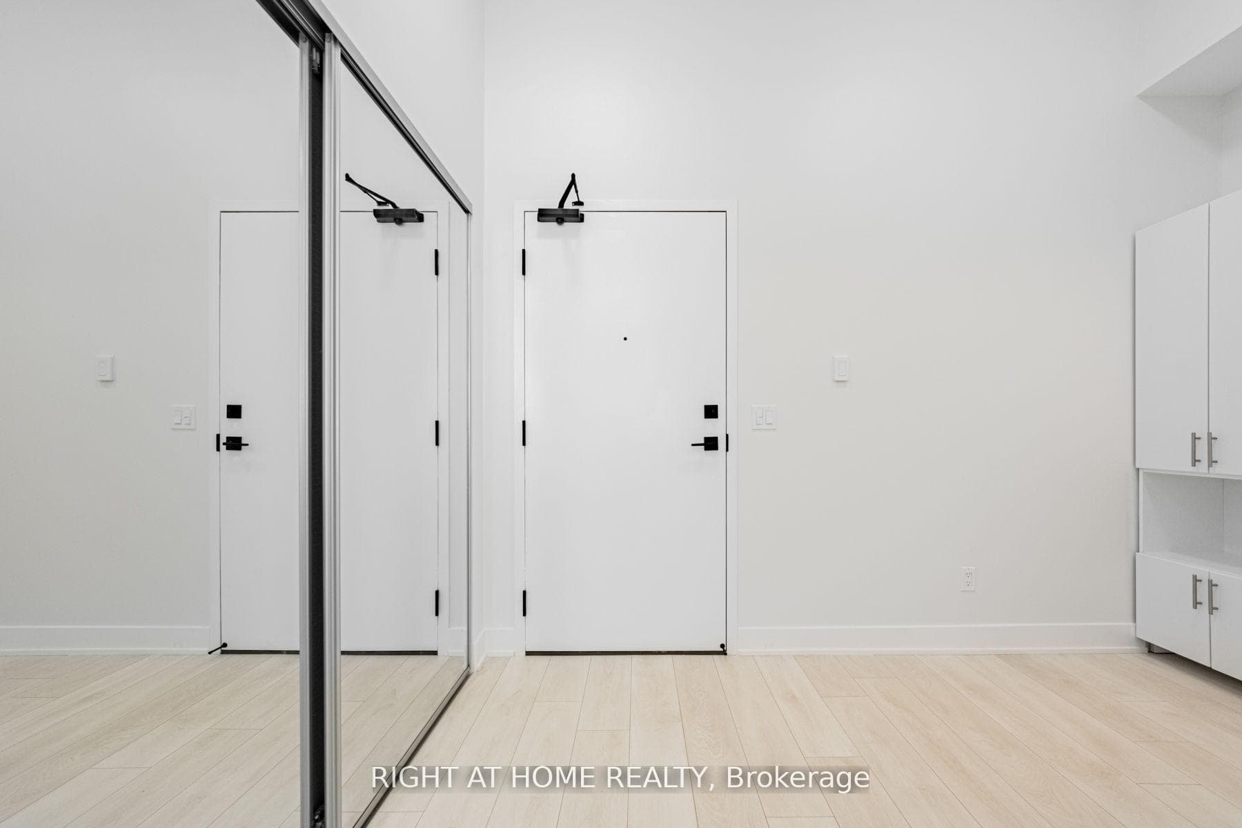 2485 Taunton Road Unit 451 - Condo photo 5 of 27 in Oakville, Ontario