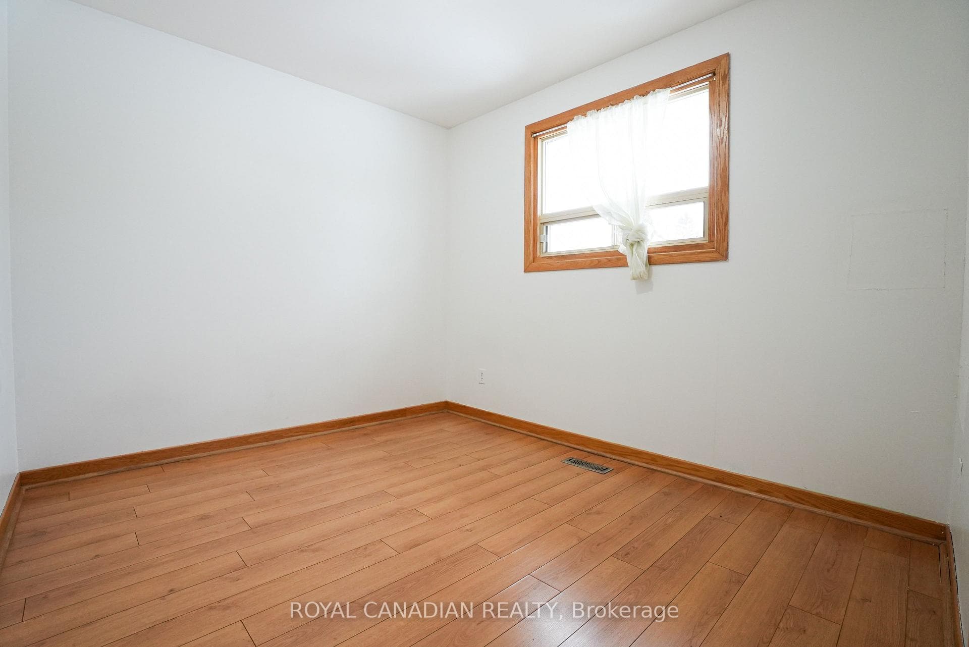 67 Sutherland Avenue - Detached photo 13 of 35 in Brampton, Ontario