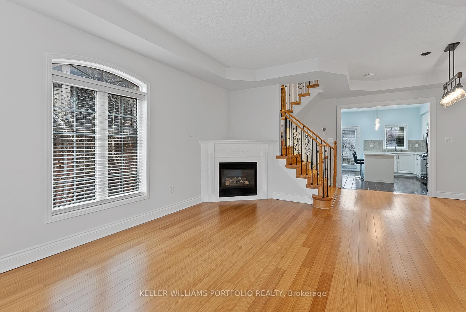 118 Gatwick Drive - Semi-Detached photo 4 of 50 in Oakville, Ontario