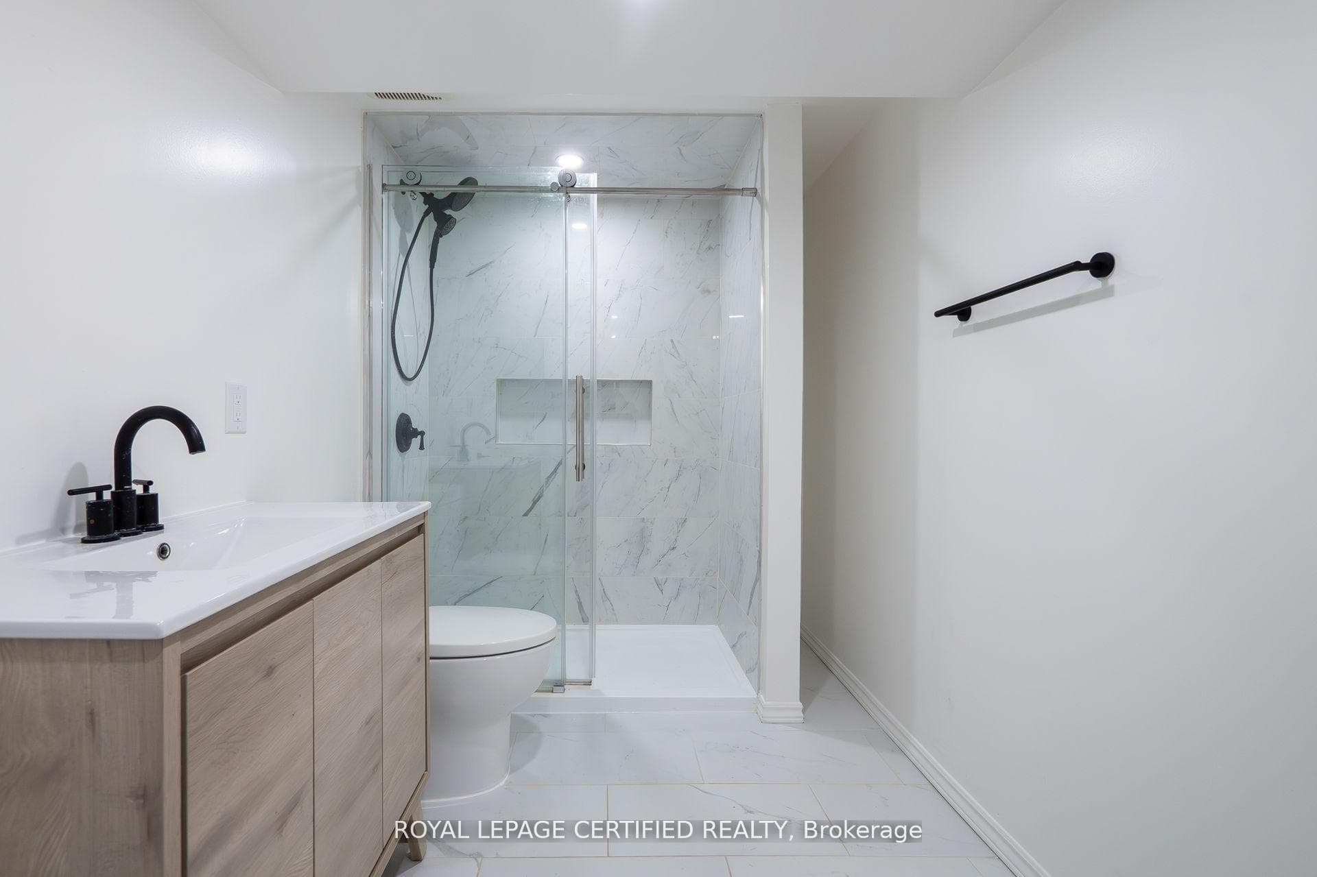 643 Garden Walk - Detached photo 42 of 50 in Mississauga, Ontario
