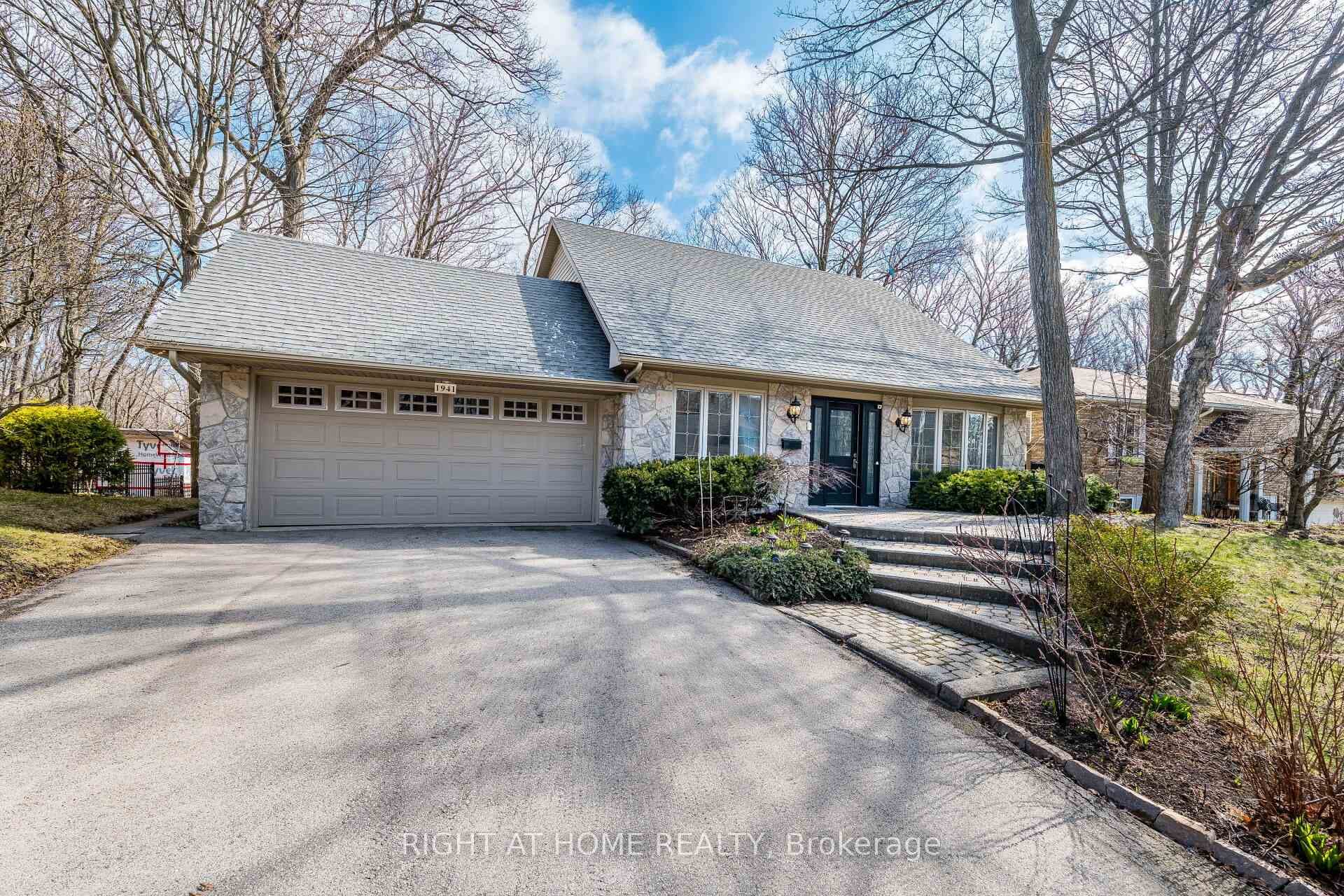 1941 Four Seasons Drive - Detached for sale in Brant Hills, Ontario