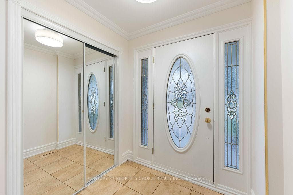 2250 Kenbarb Road - Detached photo 4 of 49 in Mississauga, Ontario