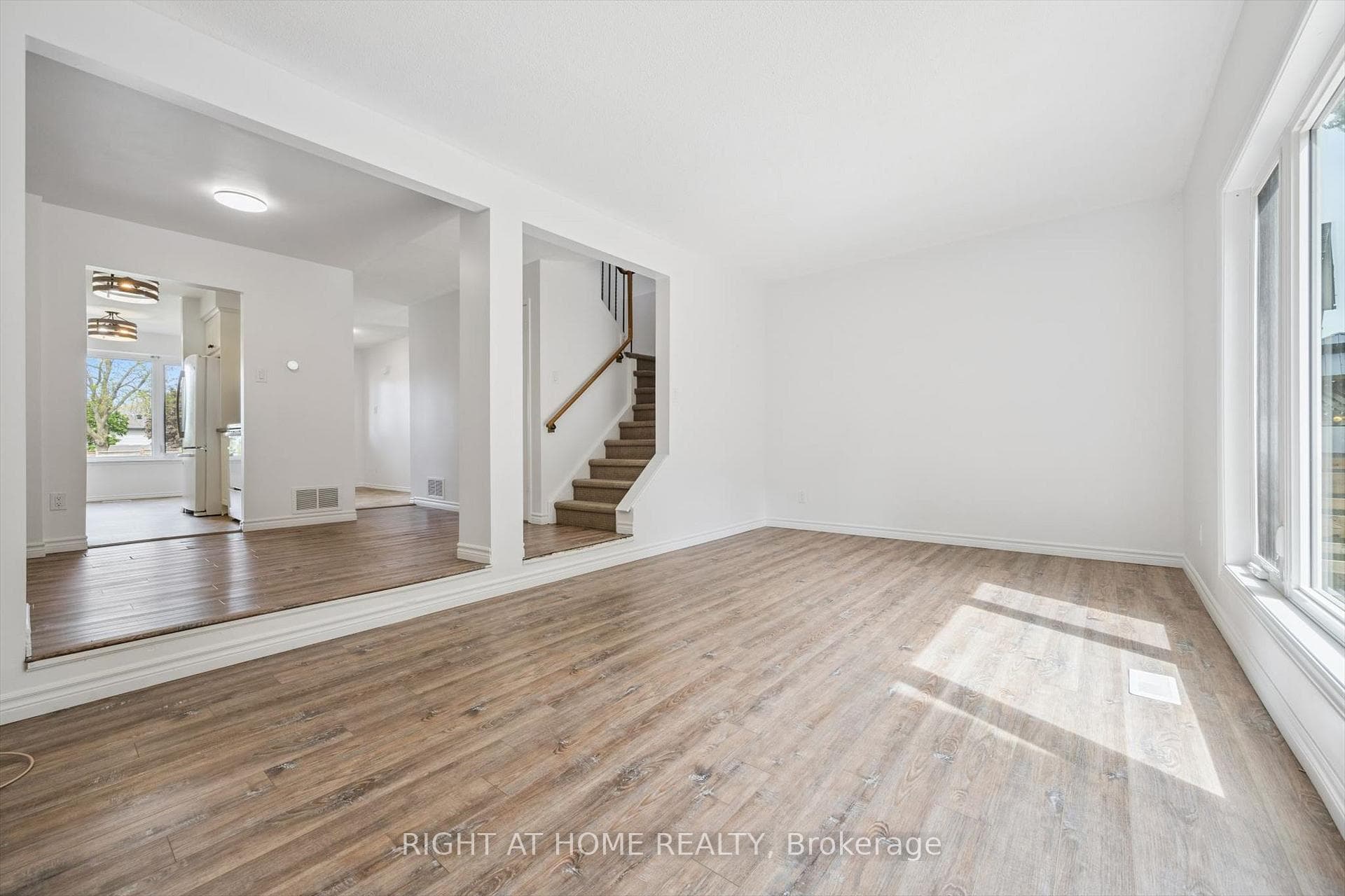 2432 Malcolm Crescent - Detached photo 14 of 35 in Burlington, Ontario