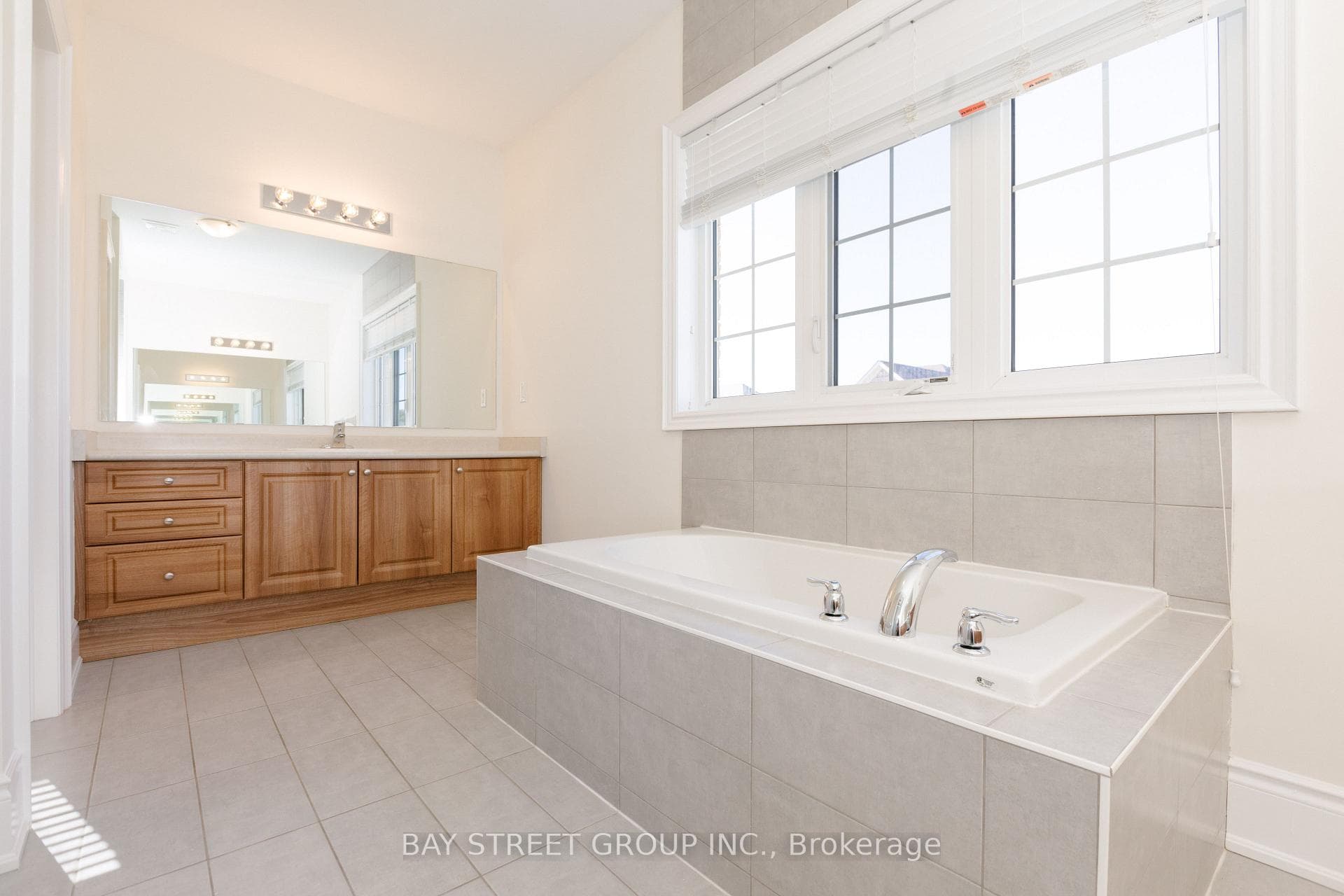 3127 Streamwood Pass - Detached photo 29 of 48 in Oakville, Ontario