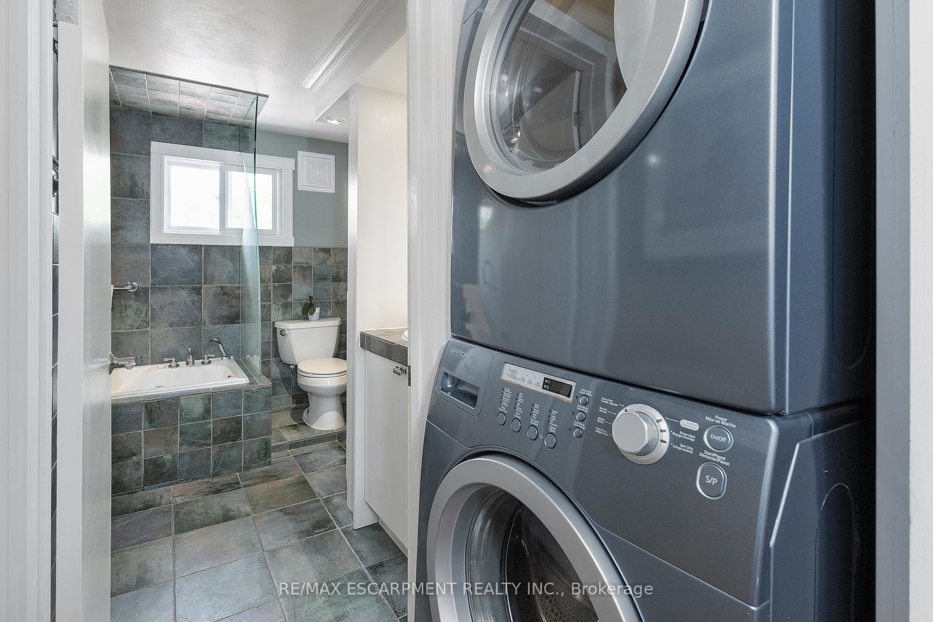 193 Pine Cove Road - Detached photo 11 of 43 in Burlington, Ontario