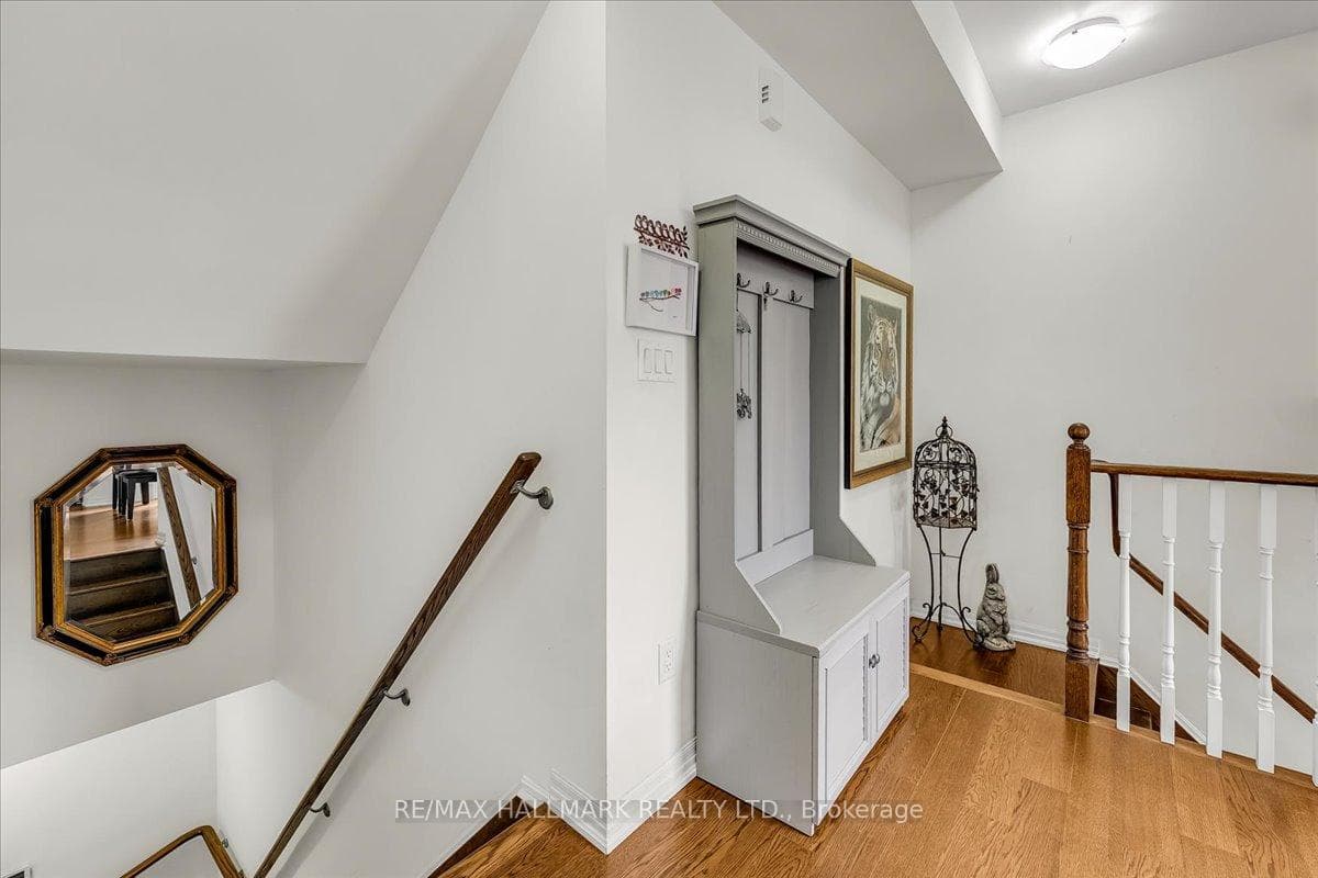 1011 Deta Road Unit 701 - Condo photo 7 of 42 in Mississauga, Ontario