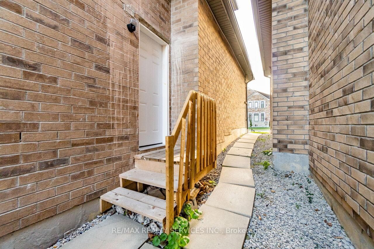 128 Rising Hill Ridge - Detached photo 16 of 18 in Brampton, Ontario
