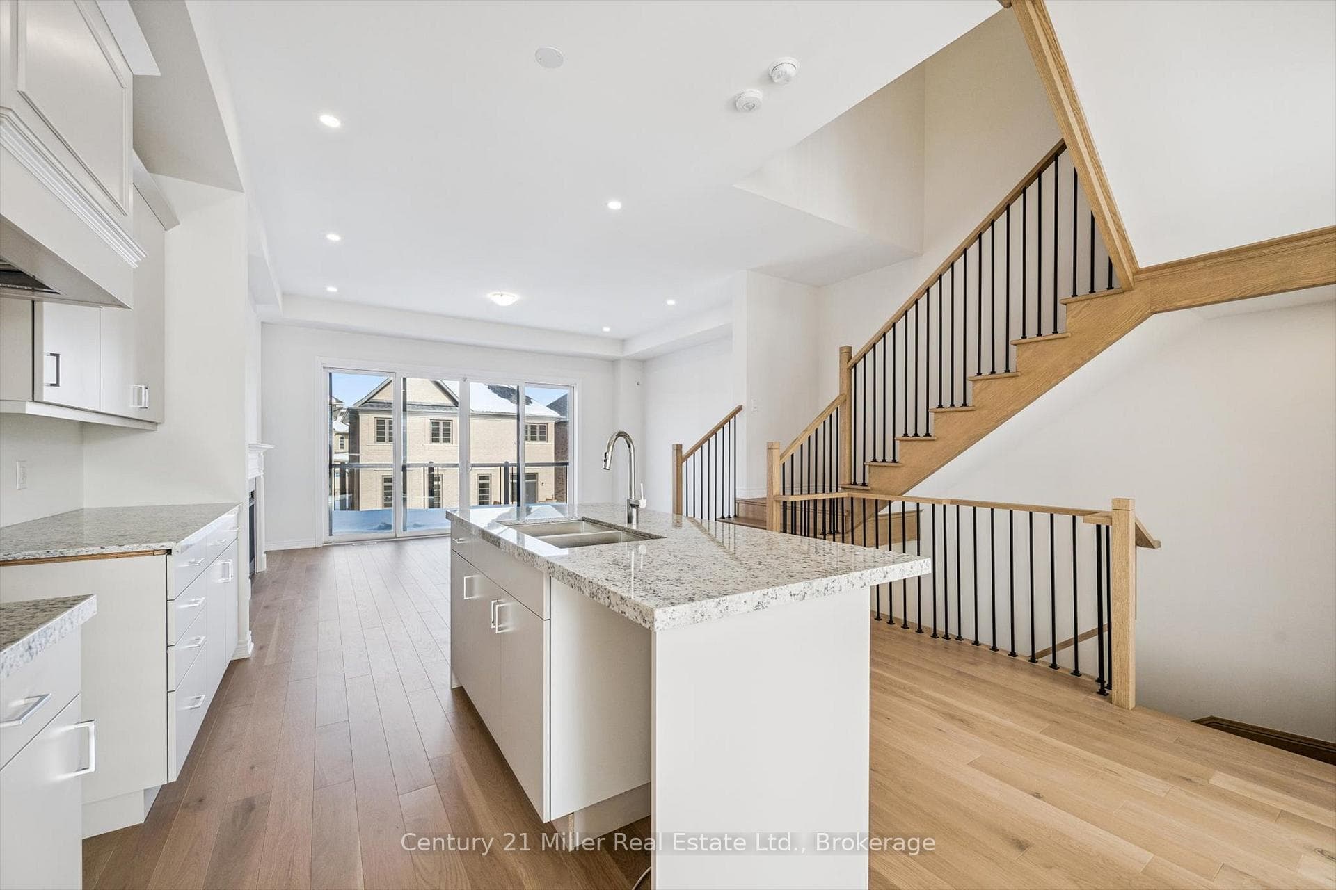 3199 Sixth Line - Townhouse photo 6 of 38 in Oakville, Ontario