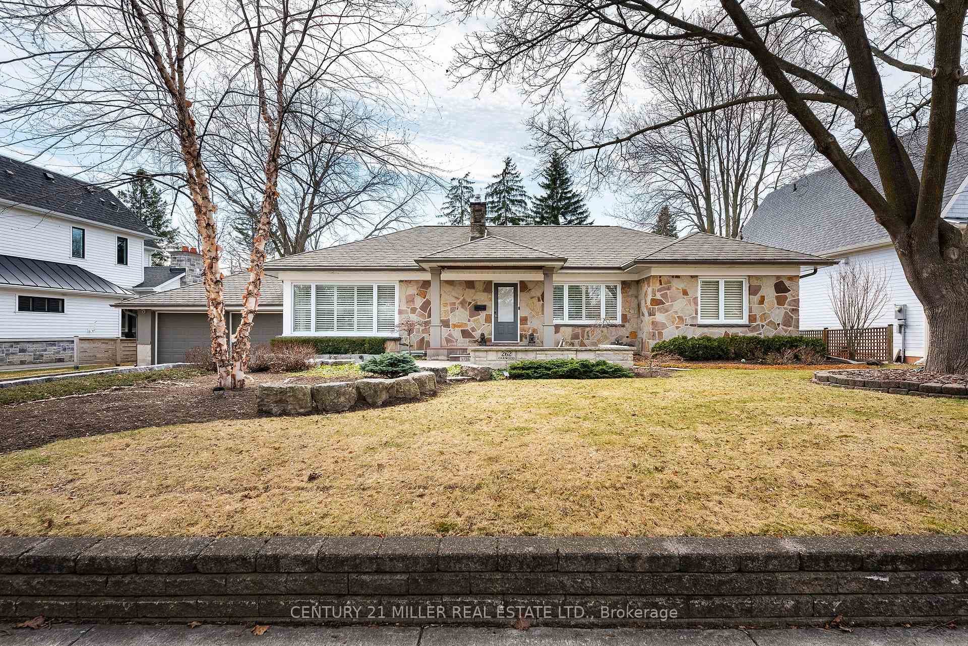 262 Oakwood Crescent - Detached photo 2 of 48 in Oakville, Ontario