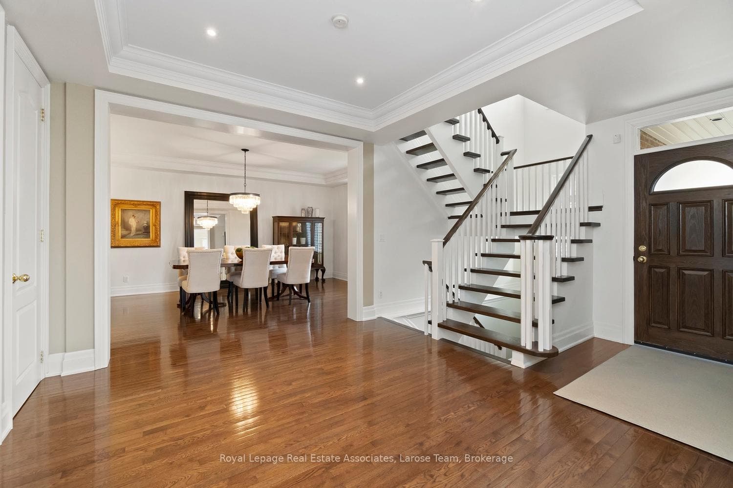 562 Gladwyne Court - Detached photo 6 of 47 in Mississauga, Ontario