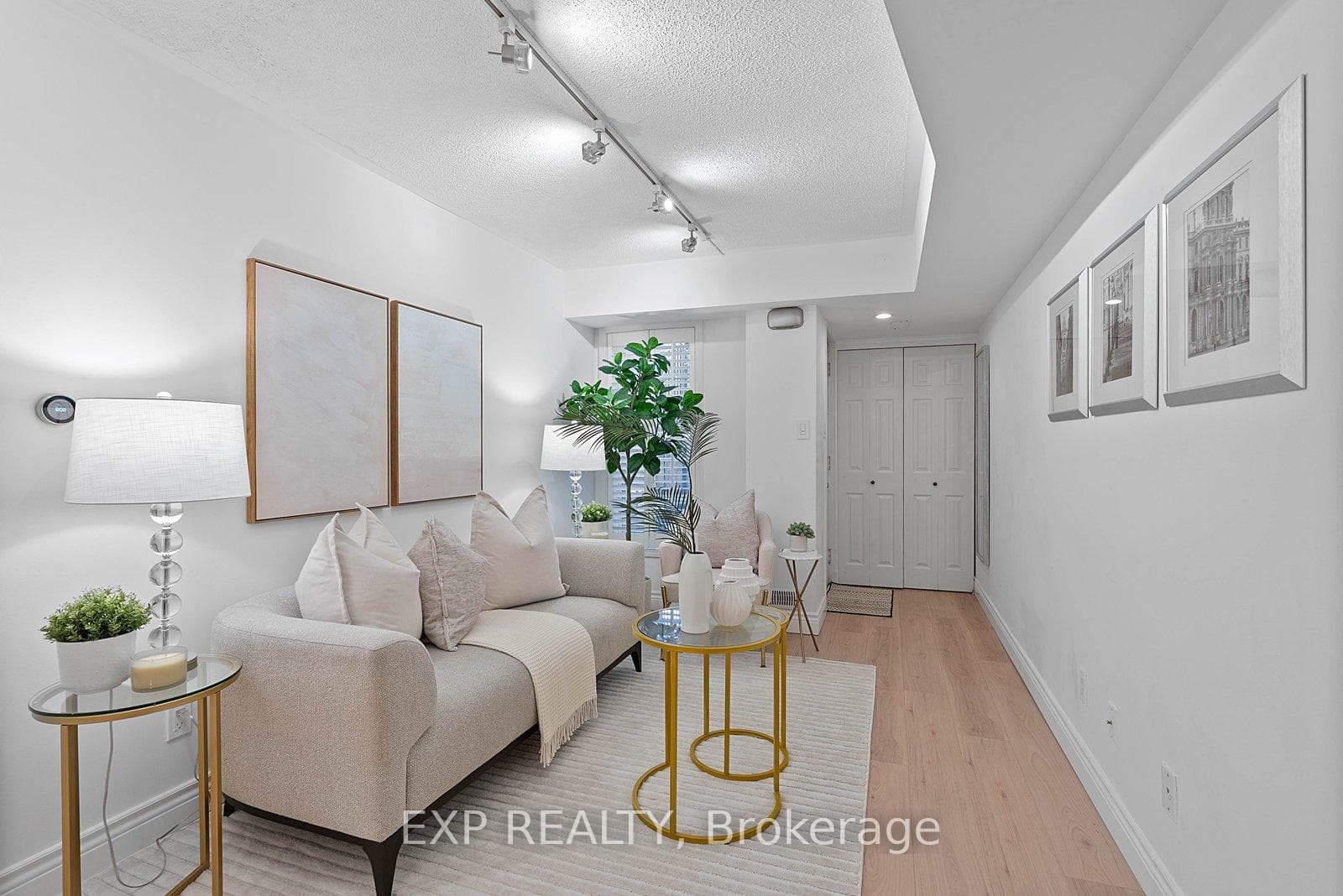 12 Portland Street Unit Th B - Condo photo 5 of 26 in Downtown Toronto / Waterfront, Ontario