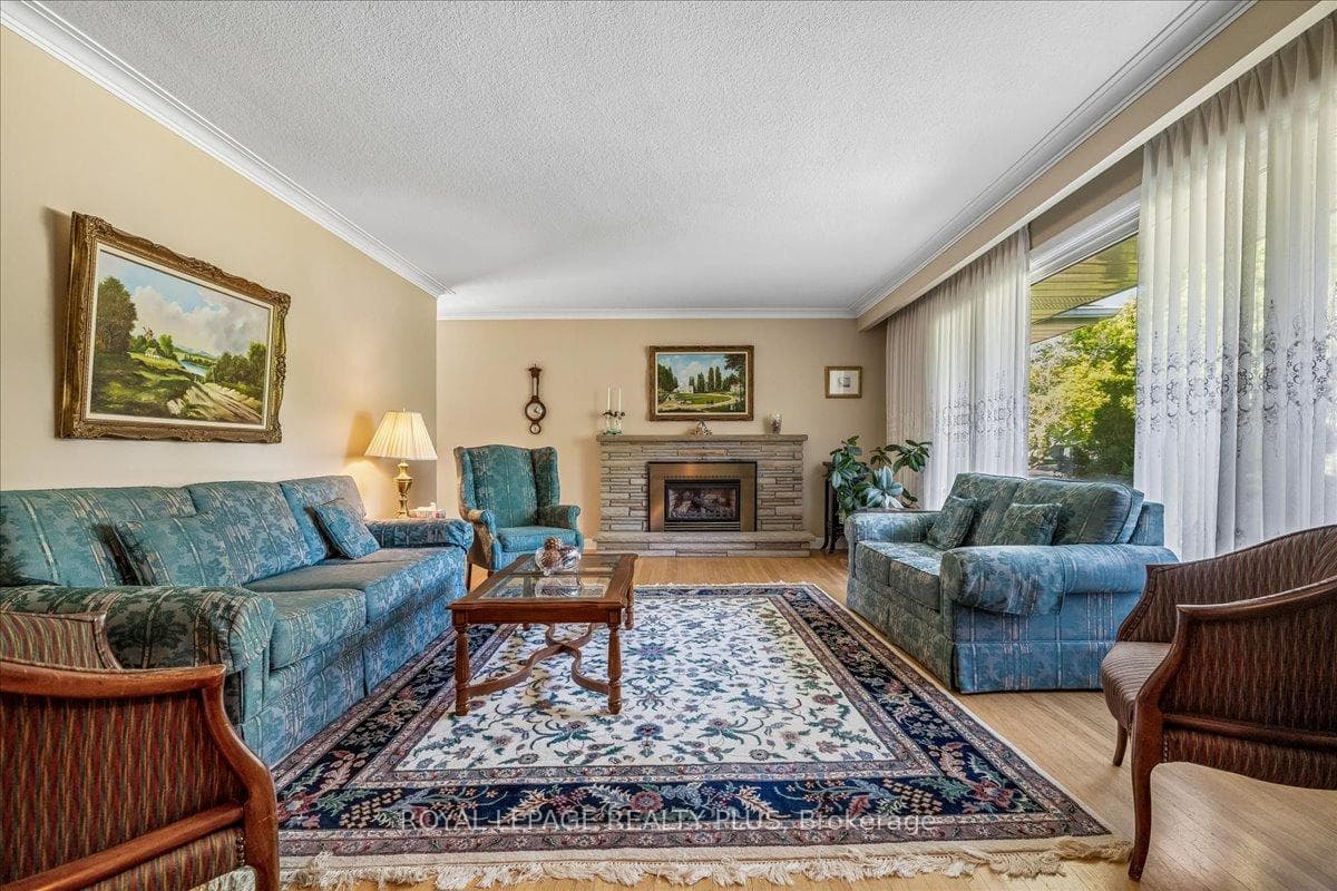 665 Vanessa Crescent - Detached photo 6 of 38 in Mississauga, Ontario