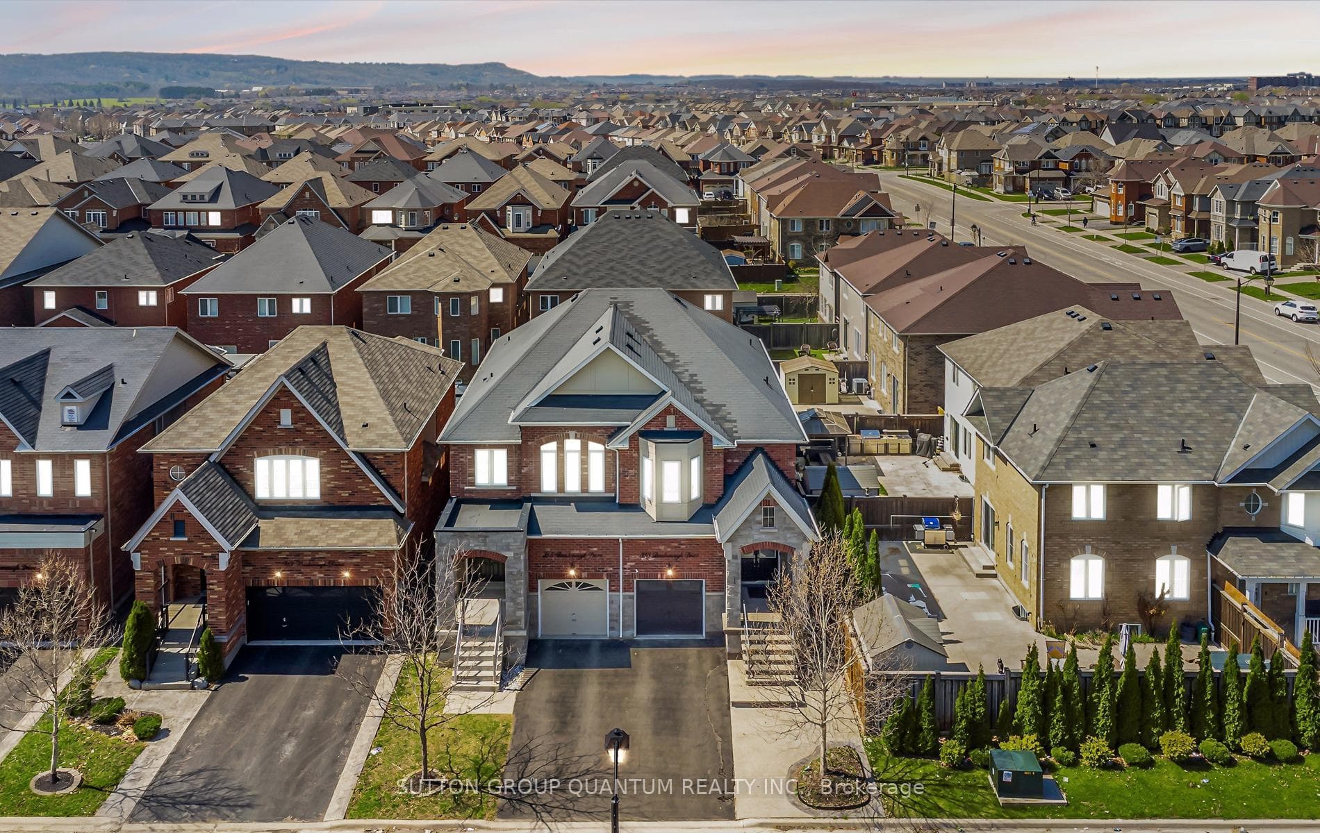 313 Bessborough Drive - home for sale in Milton, Ontario