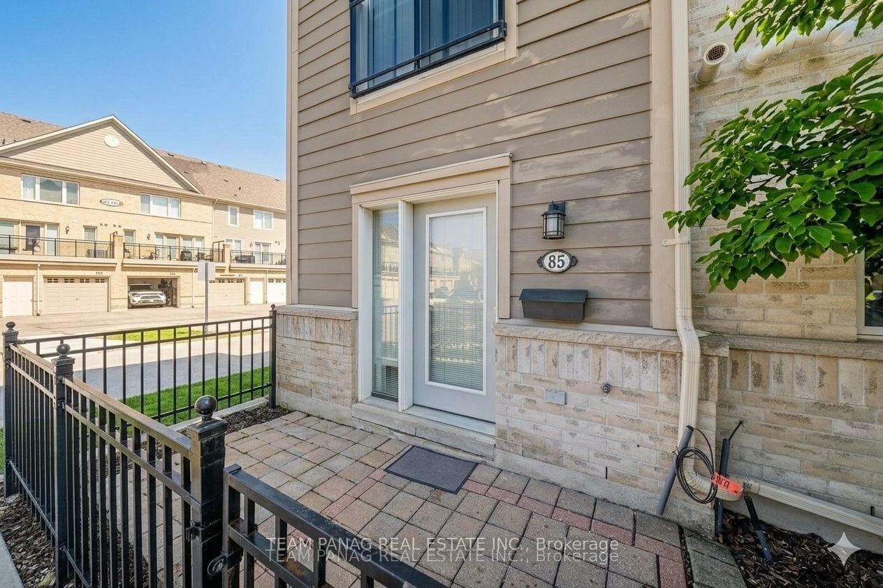 60 Fairwood Circle Unit 85 - Condo photo 2 of 19 in Brampton, Ontario