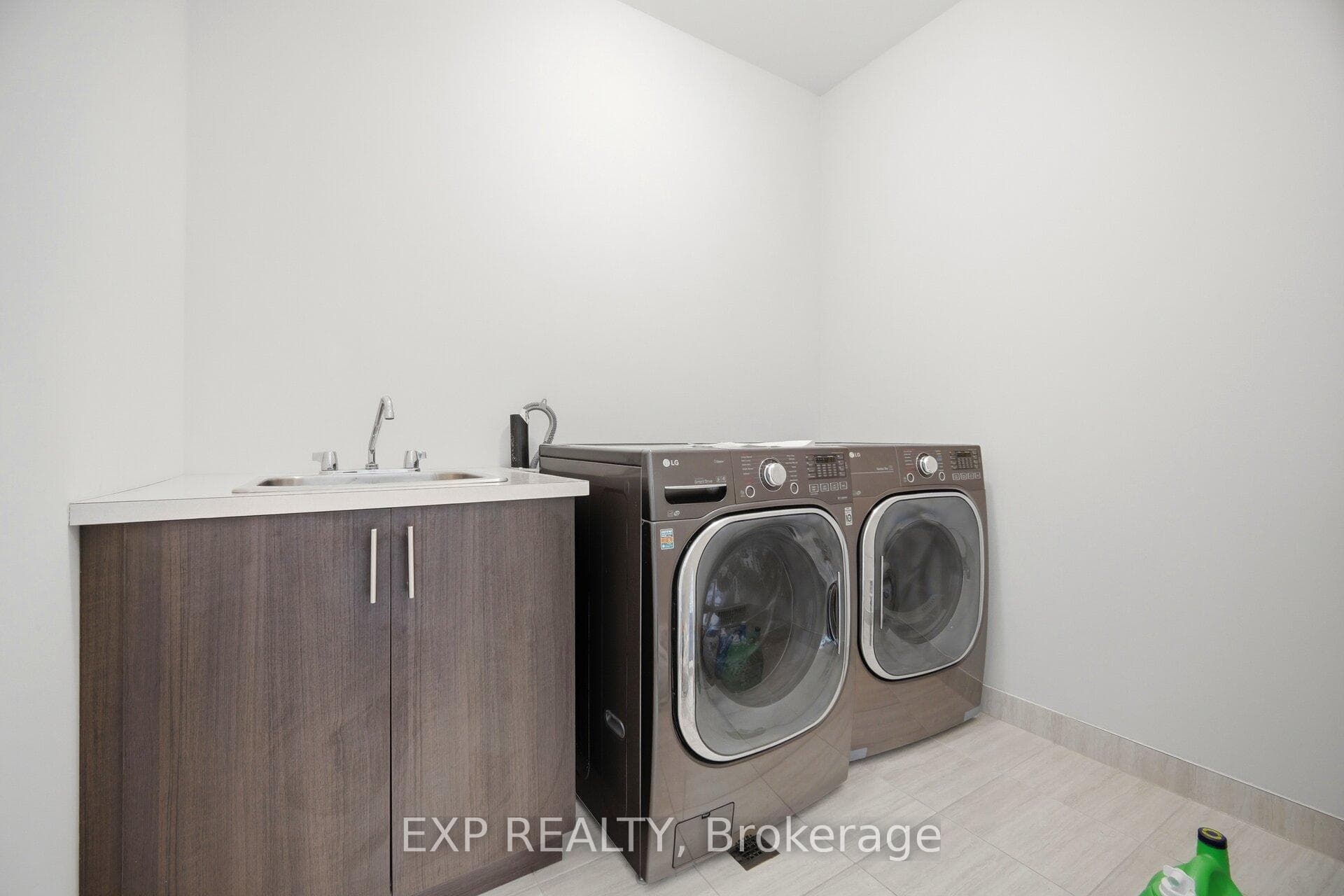 3128 Parsonage Crescent - Detached photo 43 of 47 in Oakville, Ontario