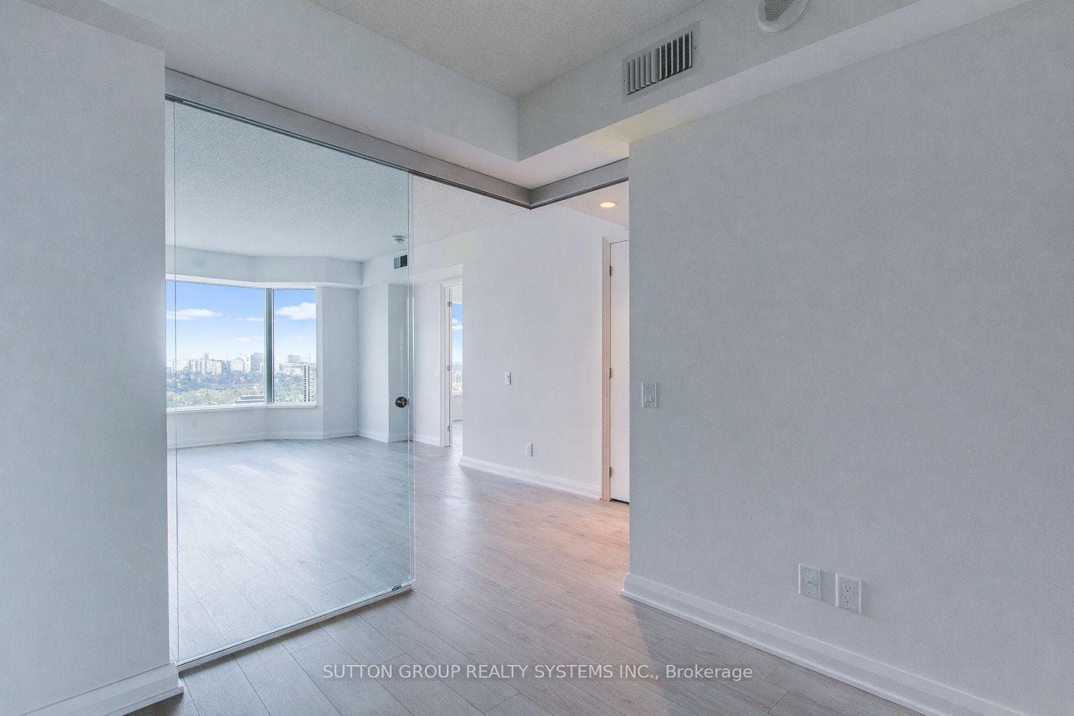 155 Yorkville Avenue Unit 2503 - Condo photo 5 of 19 in Annex / Yorkville / Summerhill, Ontario