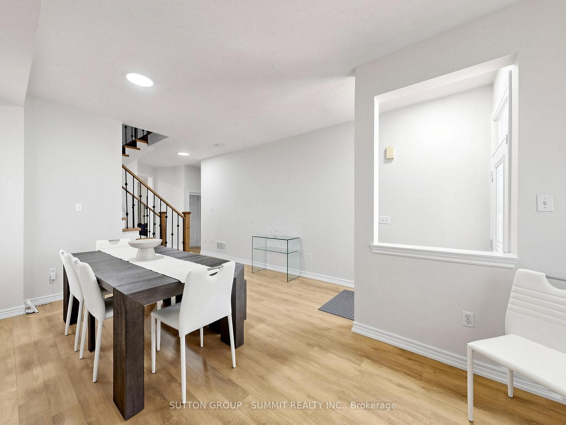 4880 YORKSHIRE Avenue - Detached photo 6 of 50 in Mississauga, Ontario