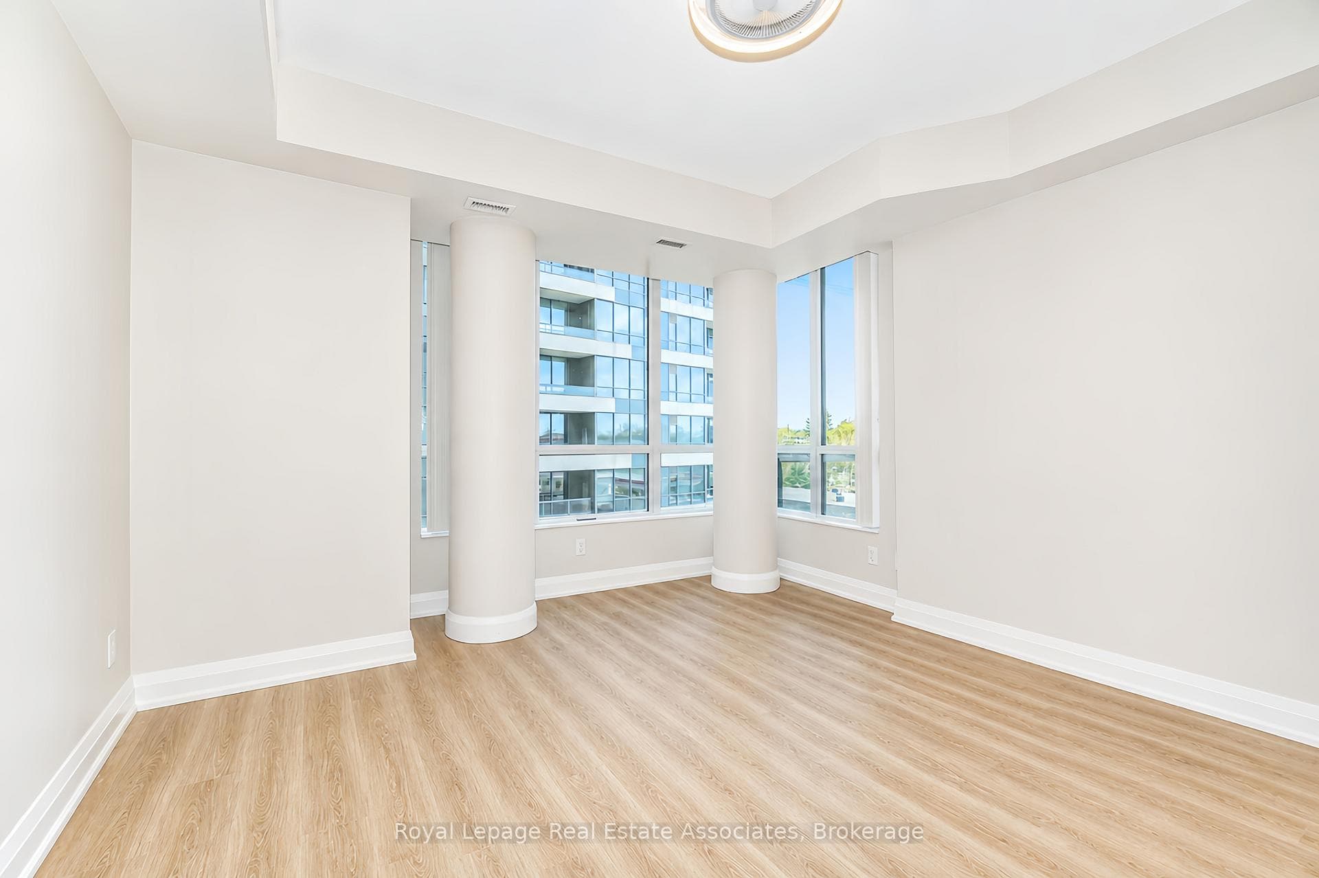 1 Hurontario Street Unit 308 - Condo photo 17 of 35 in Mississauga, Ontario