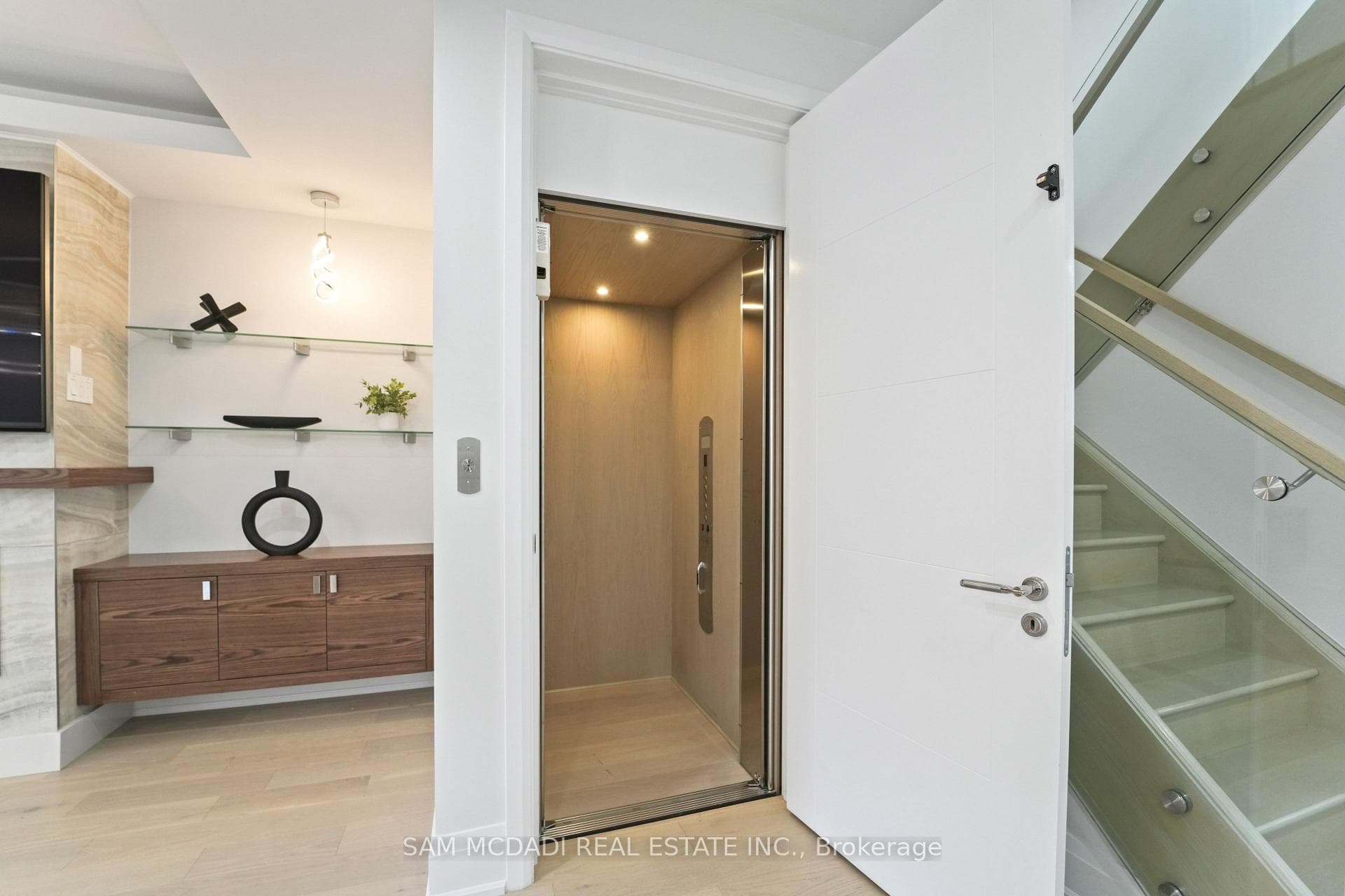 11B Maple Avenue - Semi-Detached photo 14 of 49 in Mississauga, Ontario