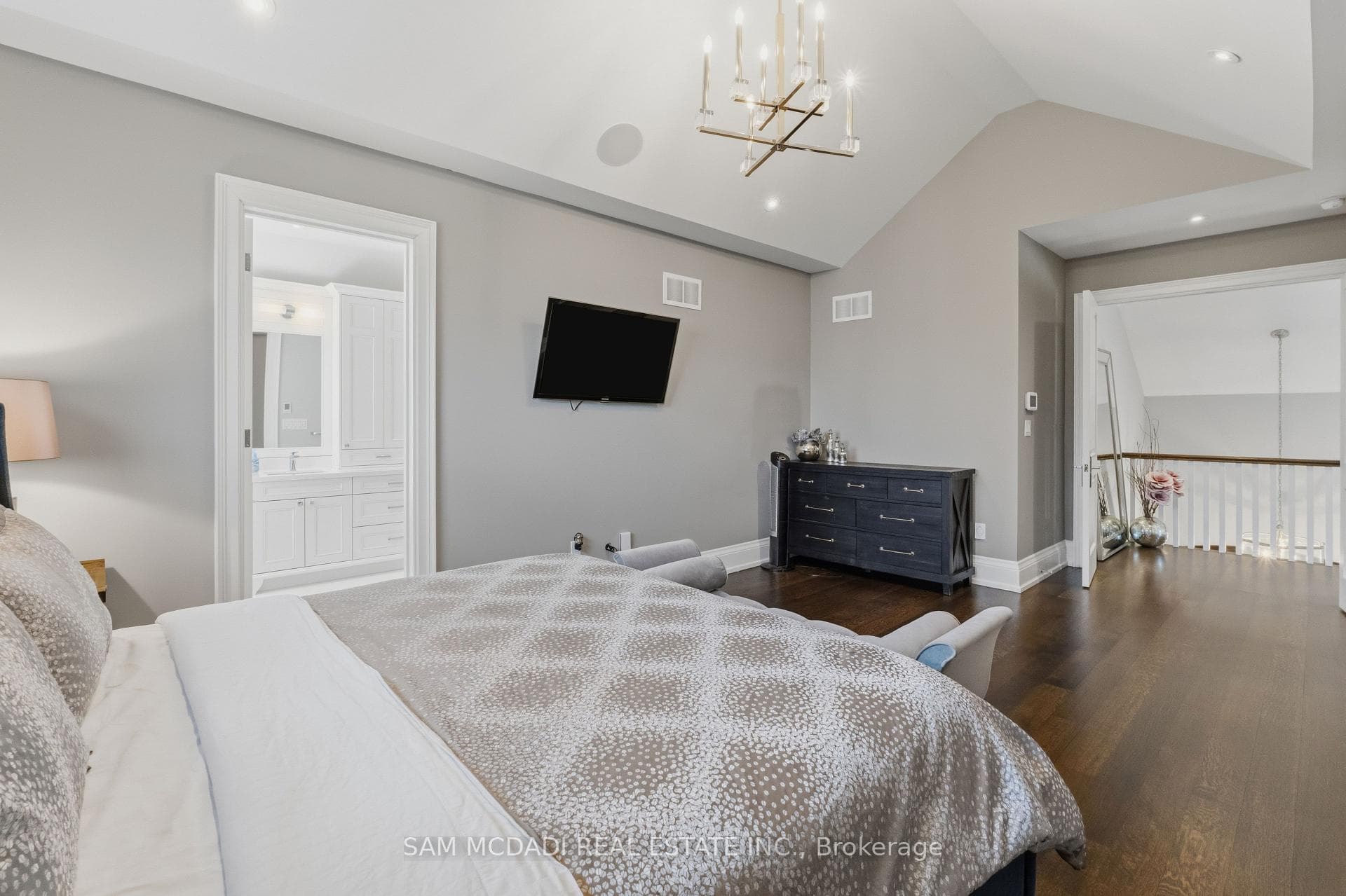 36 Veronica Drive - Detached photo 23 of 45 in Mississauga, Ontario