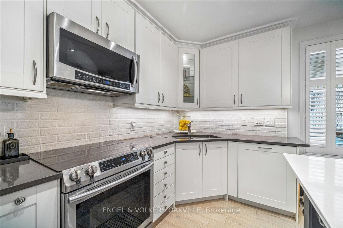 38 John Street - Detached photo 15 of 46 in Mississauga, Ontario