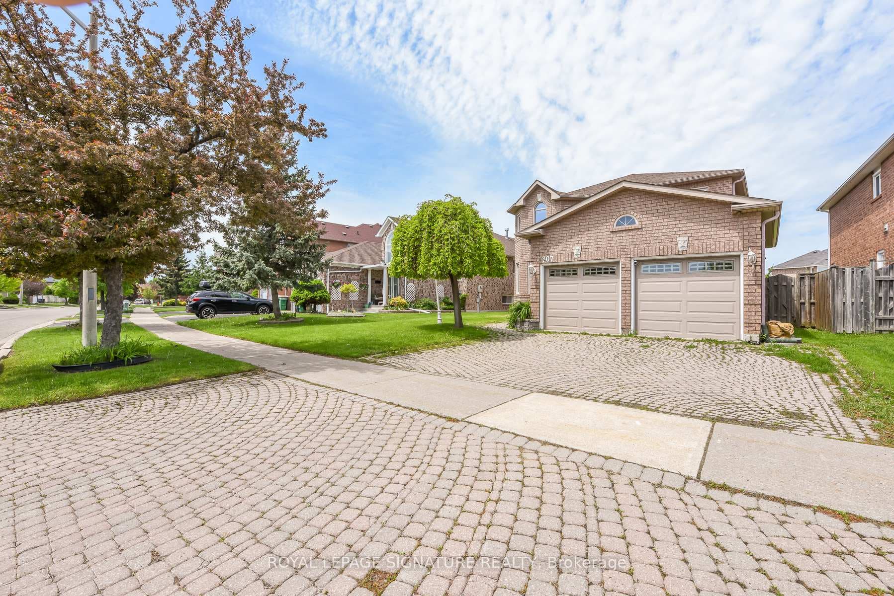 1307 Midgreen Lane - Detached photo 7 of 50 in Mississauga, Ontario