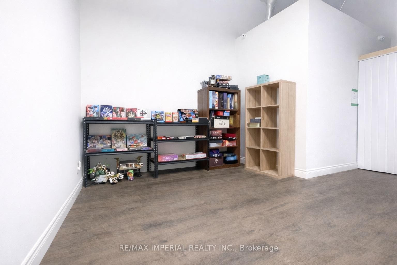 505 King Street Unit 8 - Commercial photo 2 of 10 in Hamilton, Ontario
