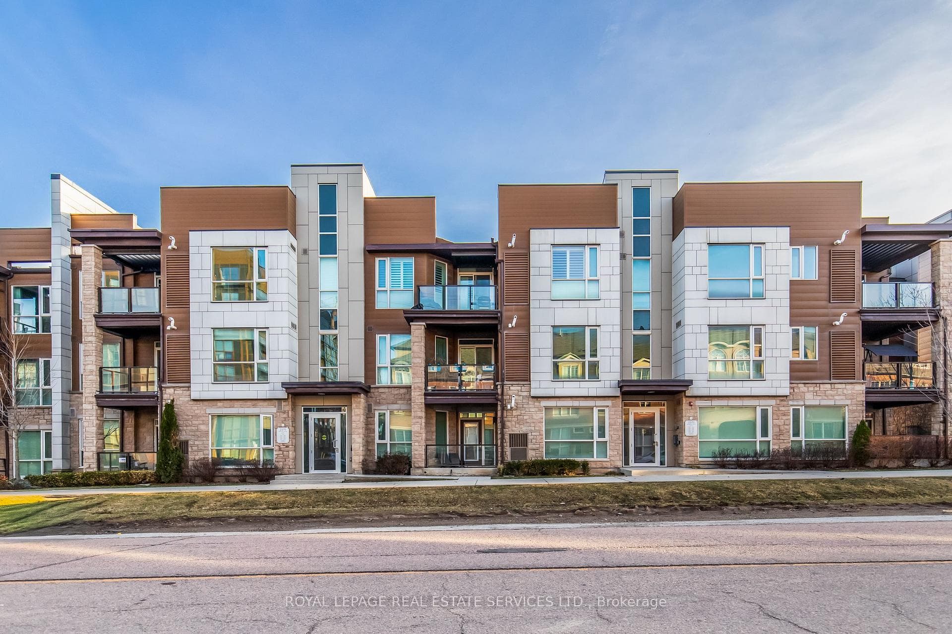 2370 Khalsa Gate Unit 304 - Condo photo 1 of 28 in Oakville, Ontario
