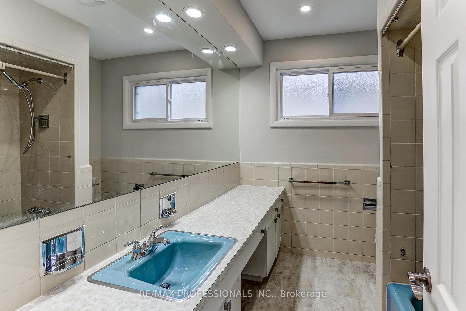 23 Ravensbourne Crescent - Detached photo 29 of 44 in Etobicoke (Islington / Rexdale), Ontario