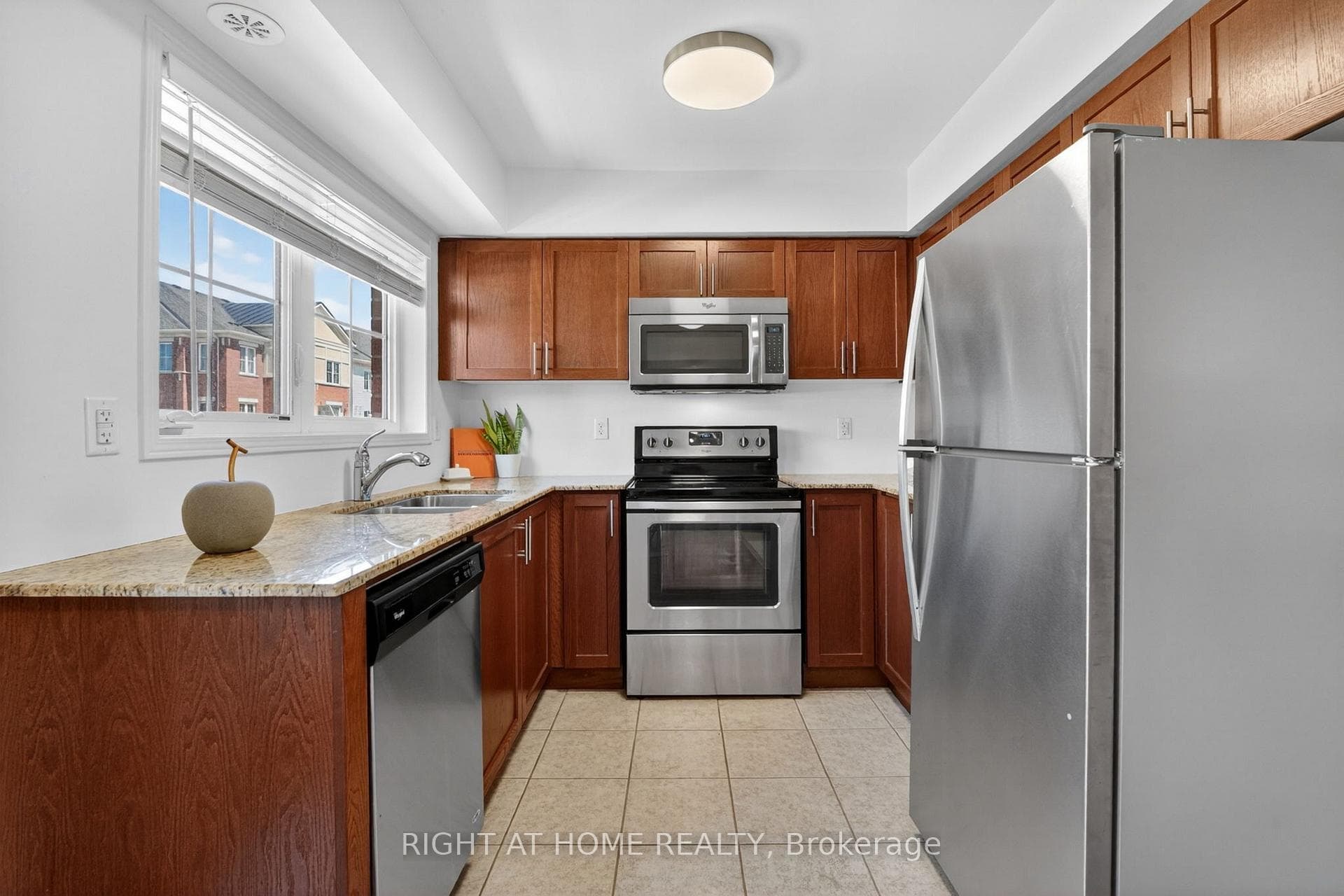 2480 Post Road Unit 26 - Condo photo 4 of 38 in Oakville, Ontario