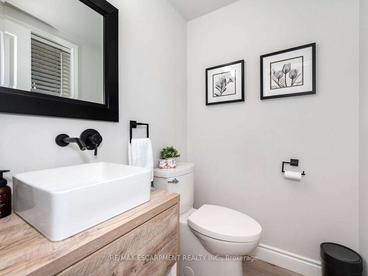2448 Wooden Hill Circle - Townhouse photo 26 of 50 in Oakville, Ontario