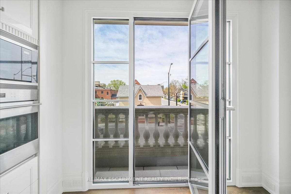 300 Randall Street Unit 211 - Condo photo 34 of 50 in Oakville, Ontario
