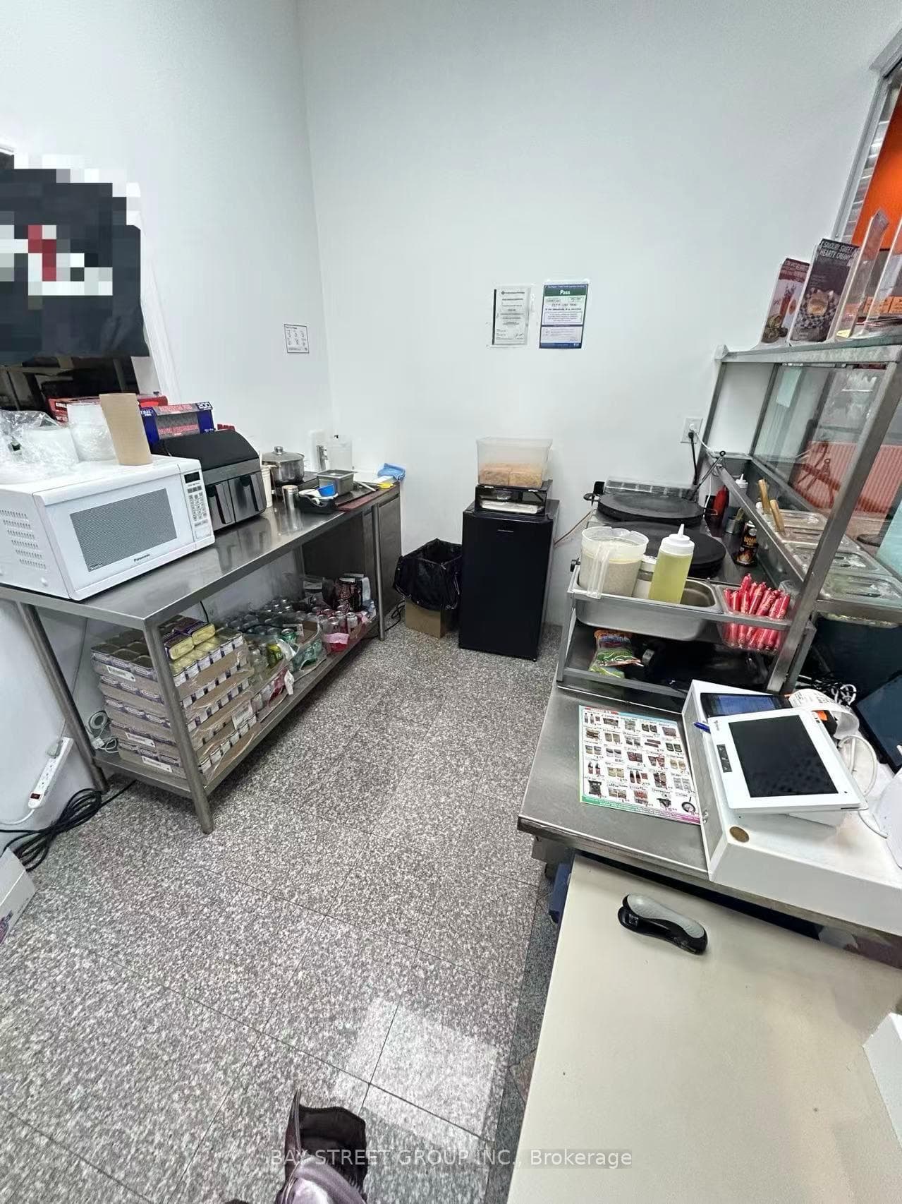1000 Burnhamthorpe Road Unit 14 - Commercial photo 2 of 6 in Mississauga, Ontario