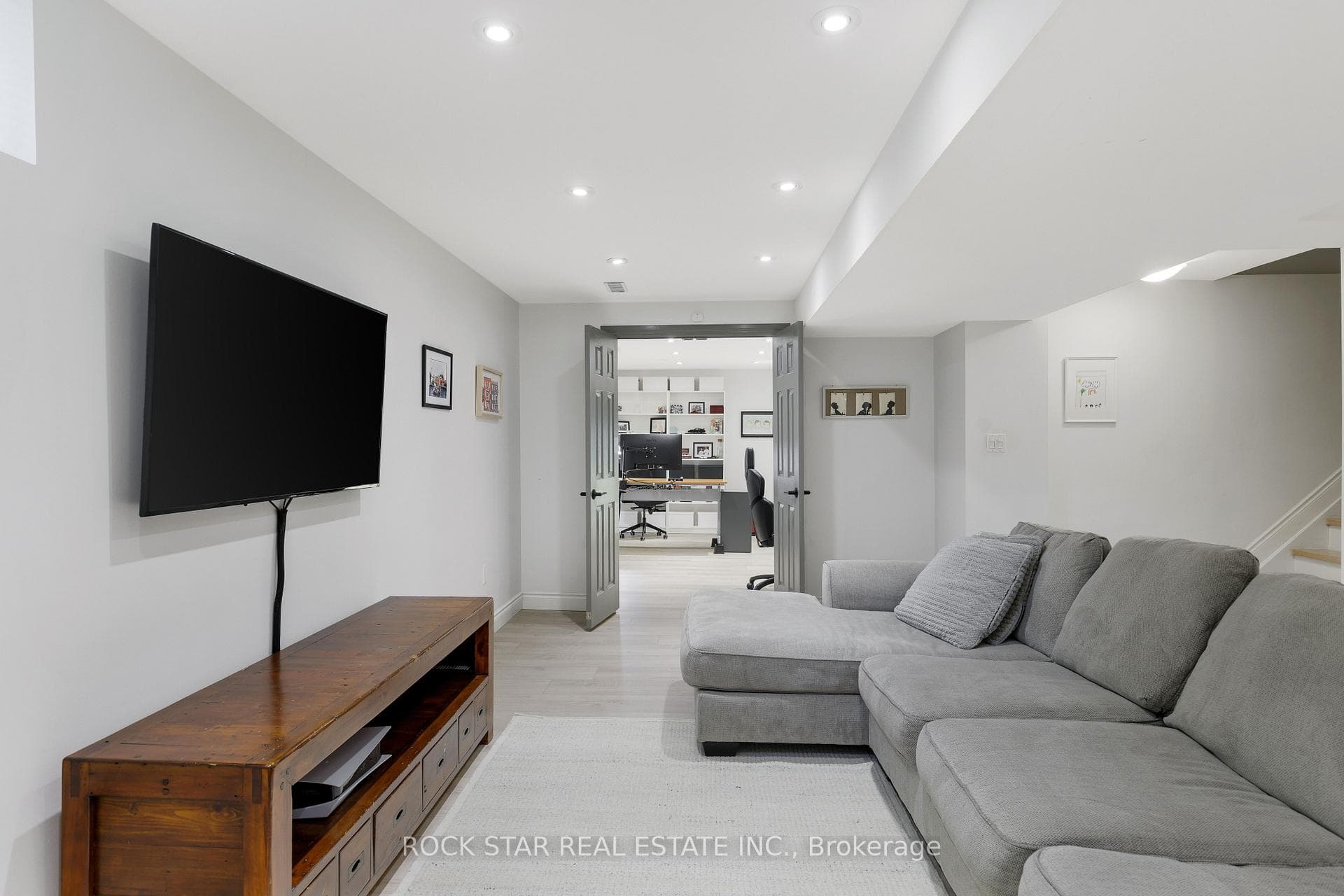 2277 Blue Oak Circle - Detached photo 43 of 46 in Oakville, Ontario