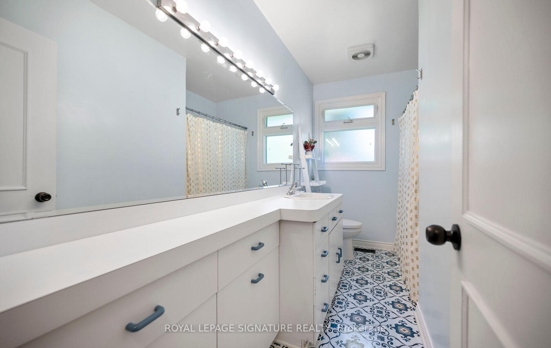 1570 Park Royale Boulevard - Detached photo 19 of 38 in Mississauga, Ontario