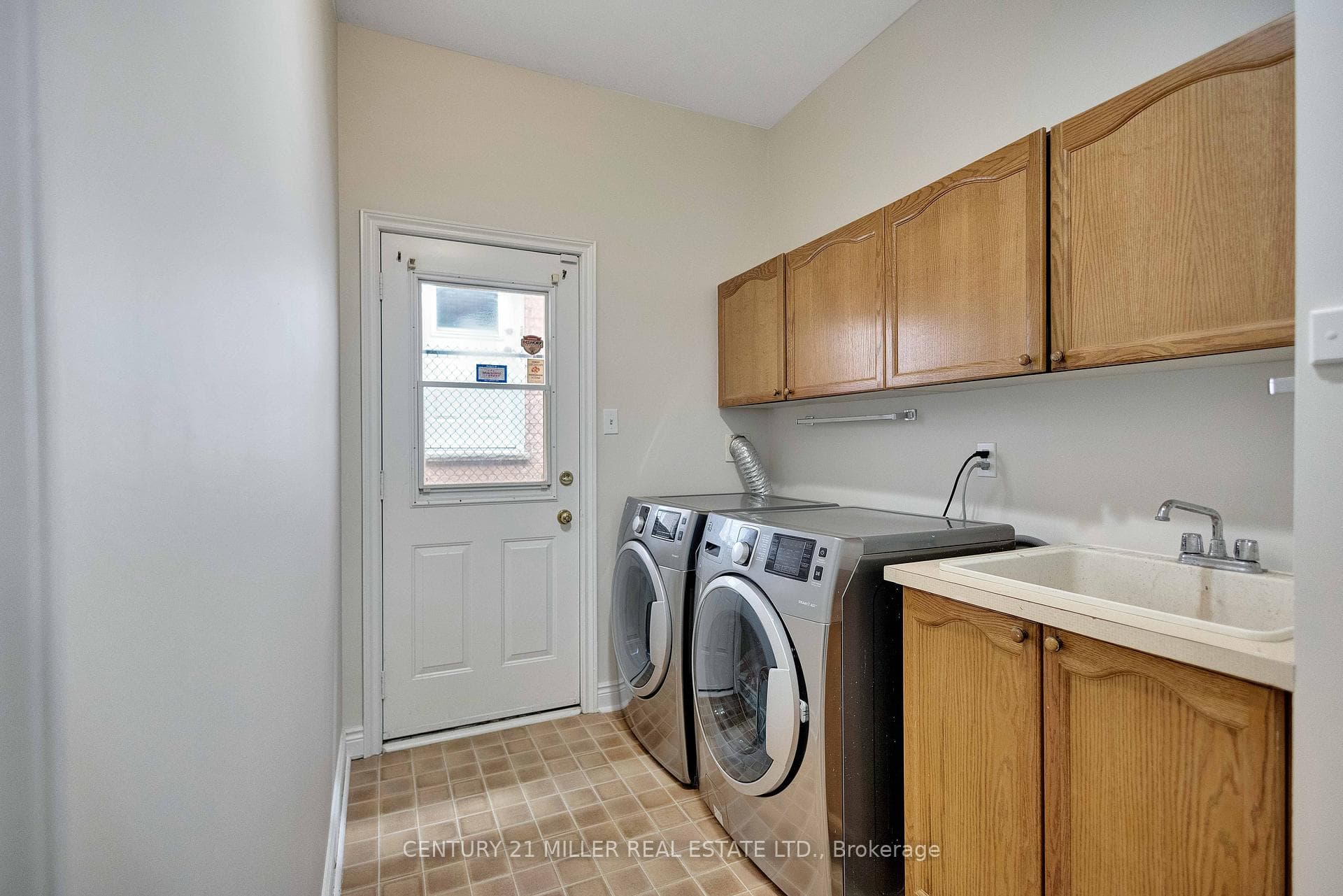 1398 Winterberry Drive - Detached photo 19 of 46 in Burlington, Ontario