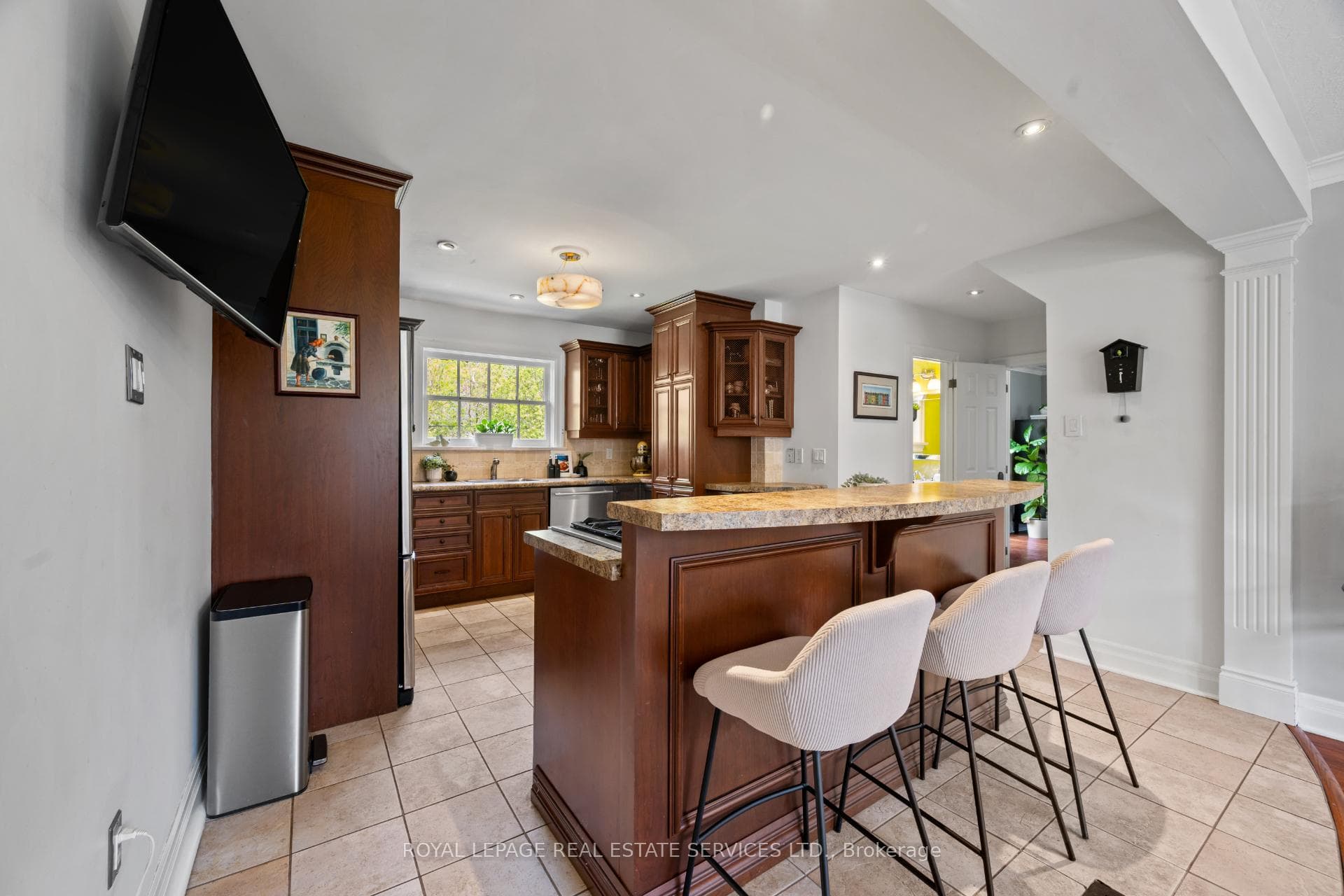 28 Holloway Road - Detached photo 13 of 31 in Etobicoke (Islington / Rexdale), Ontario