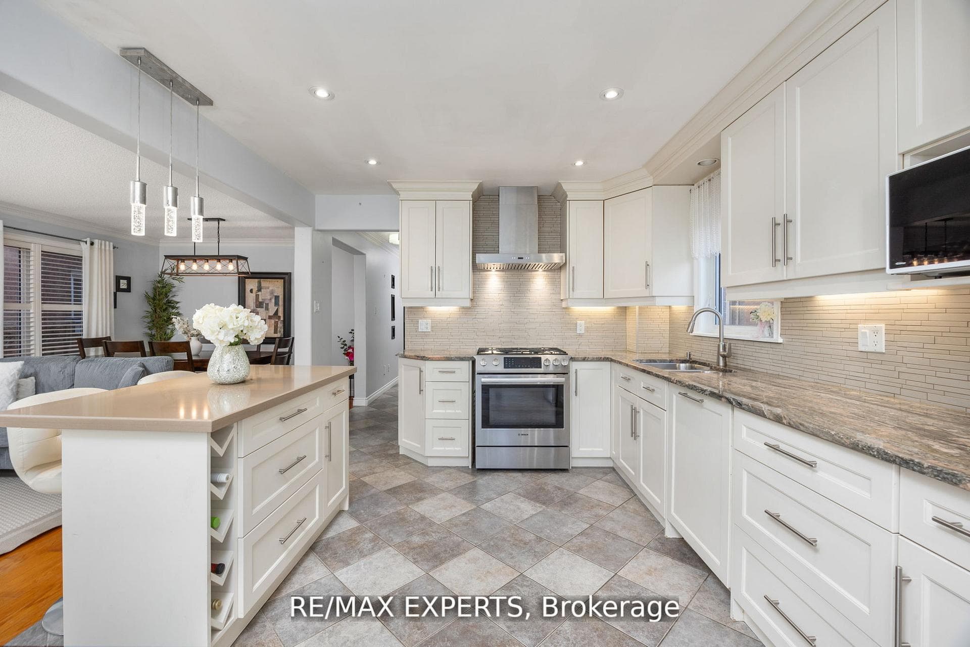 482 Malaga Road - Detached photo 6 of 45 in Mississauga, Ontario
