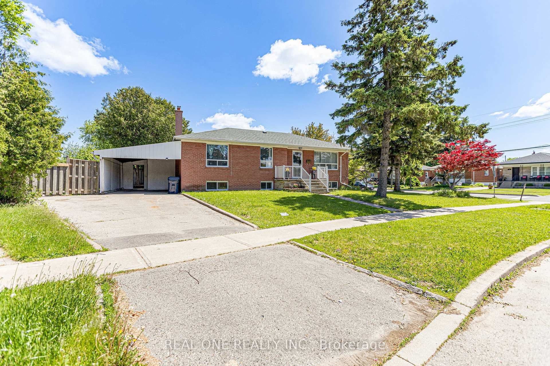 1 Gilroy Drive - home for sale in Dorset Park / Kennedy Park, Ontario