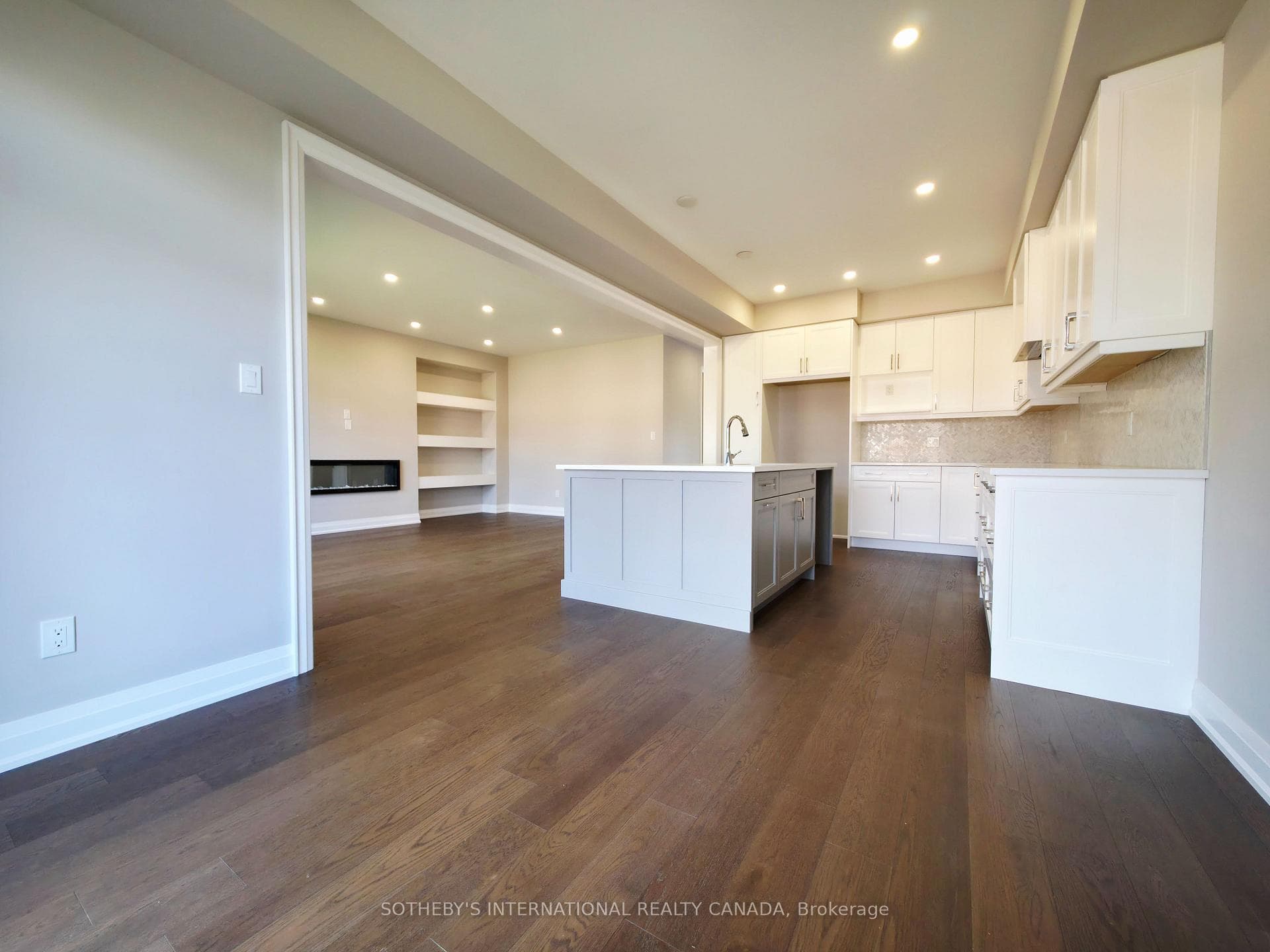 516 Markay Common - Detached photo 7 of 24 in Burlington, Ontario